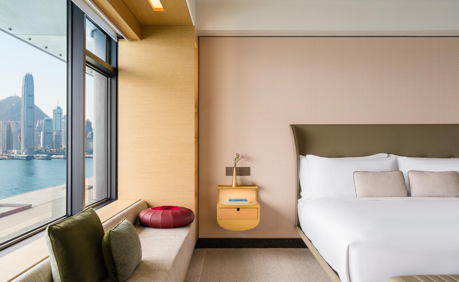 One-Bedroom Suite with Harbor View - High Floor/Club Access thumbnail 5