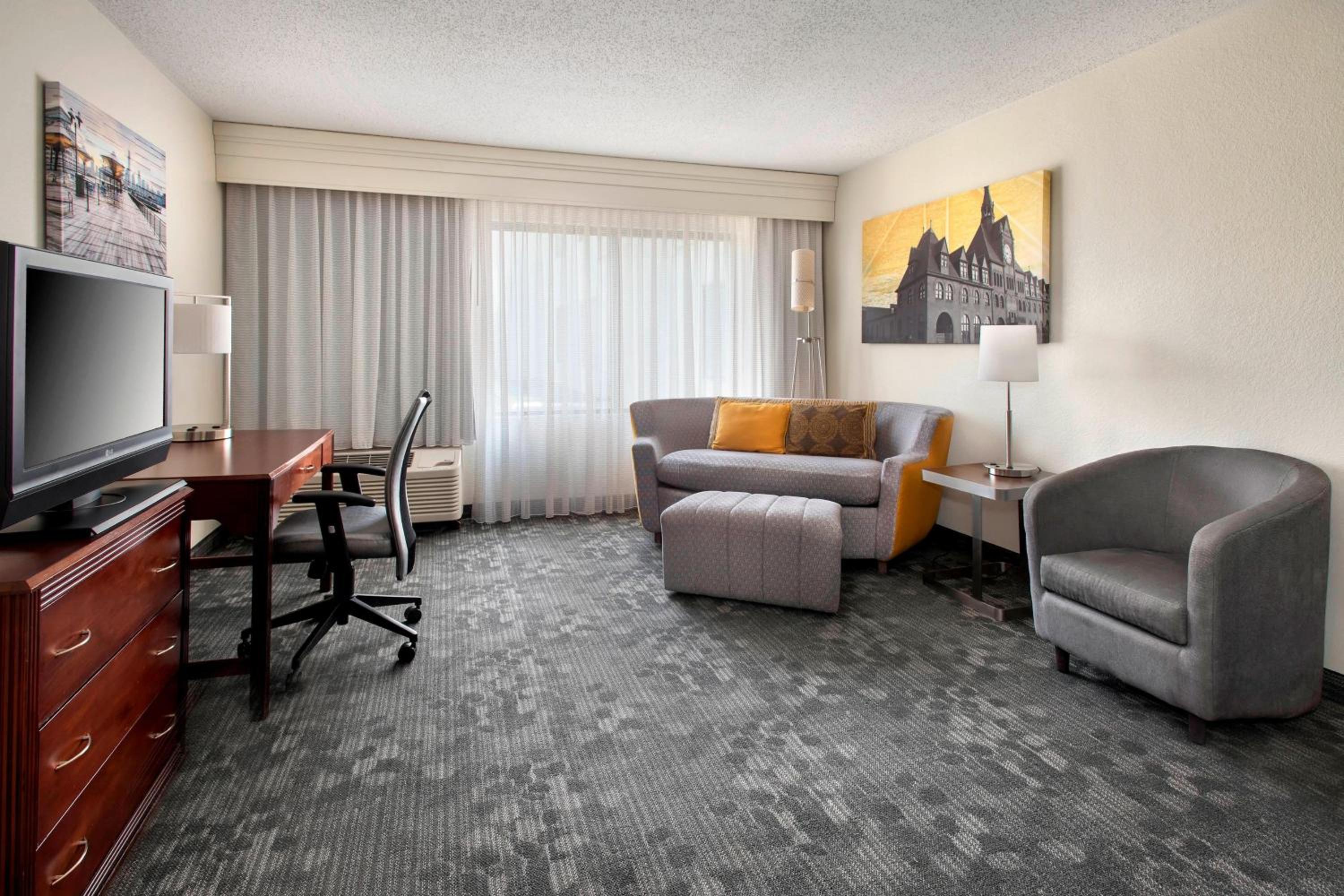 One-Bedroom King Suite - Photo 2