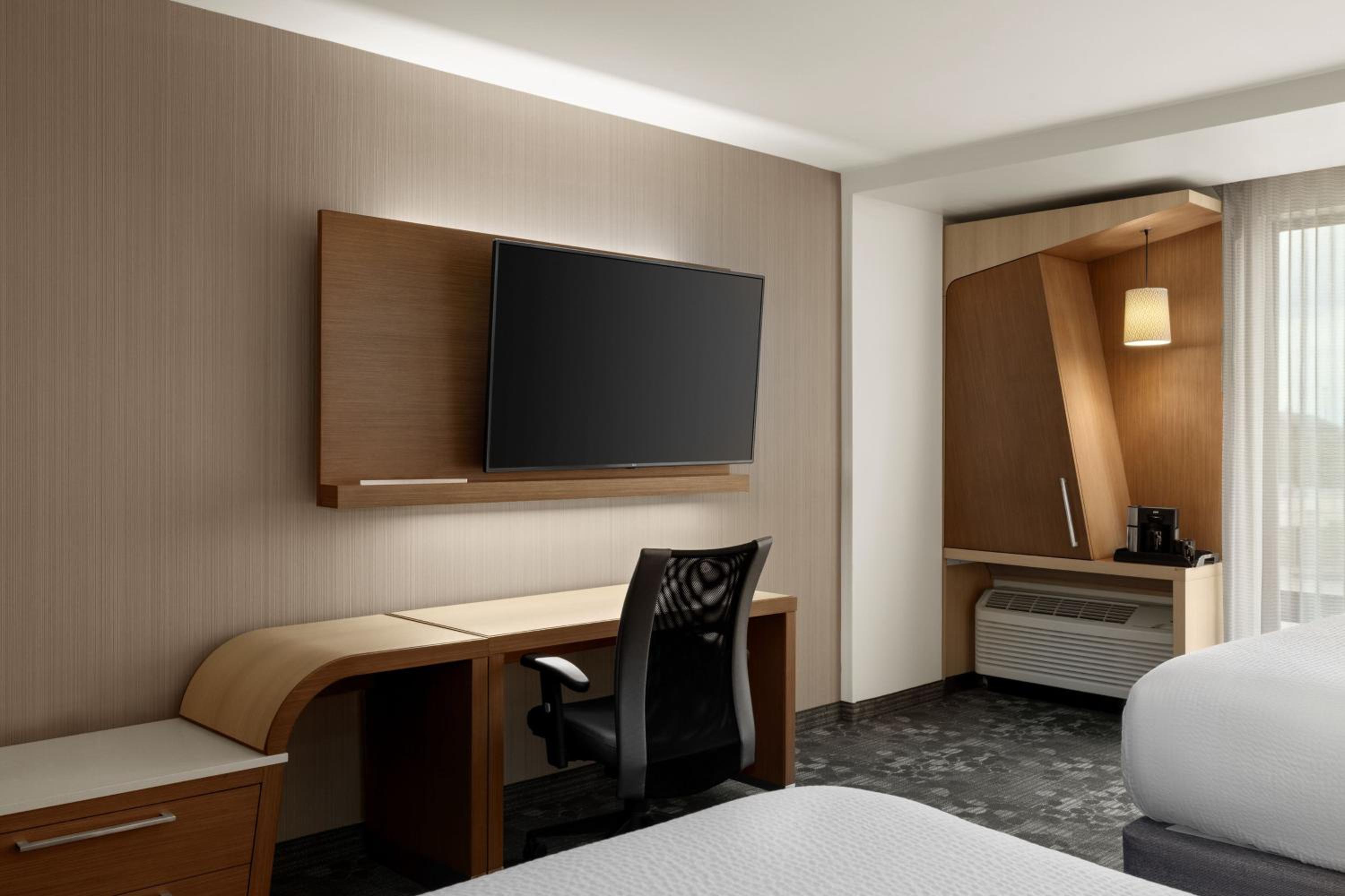 Queen Room with Two Queen Beds - Hearing Accessible