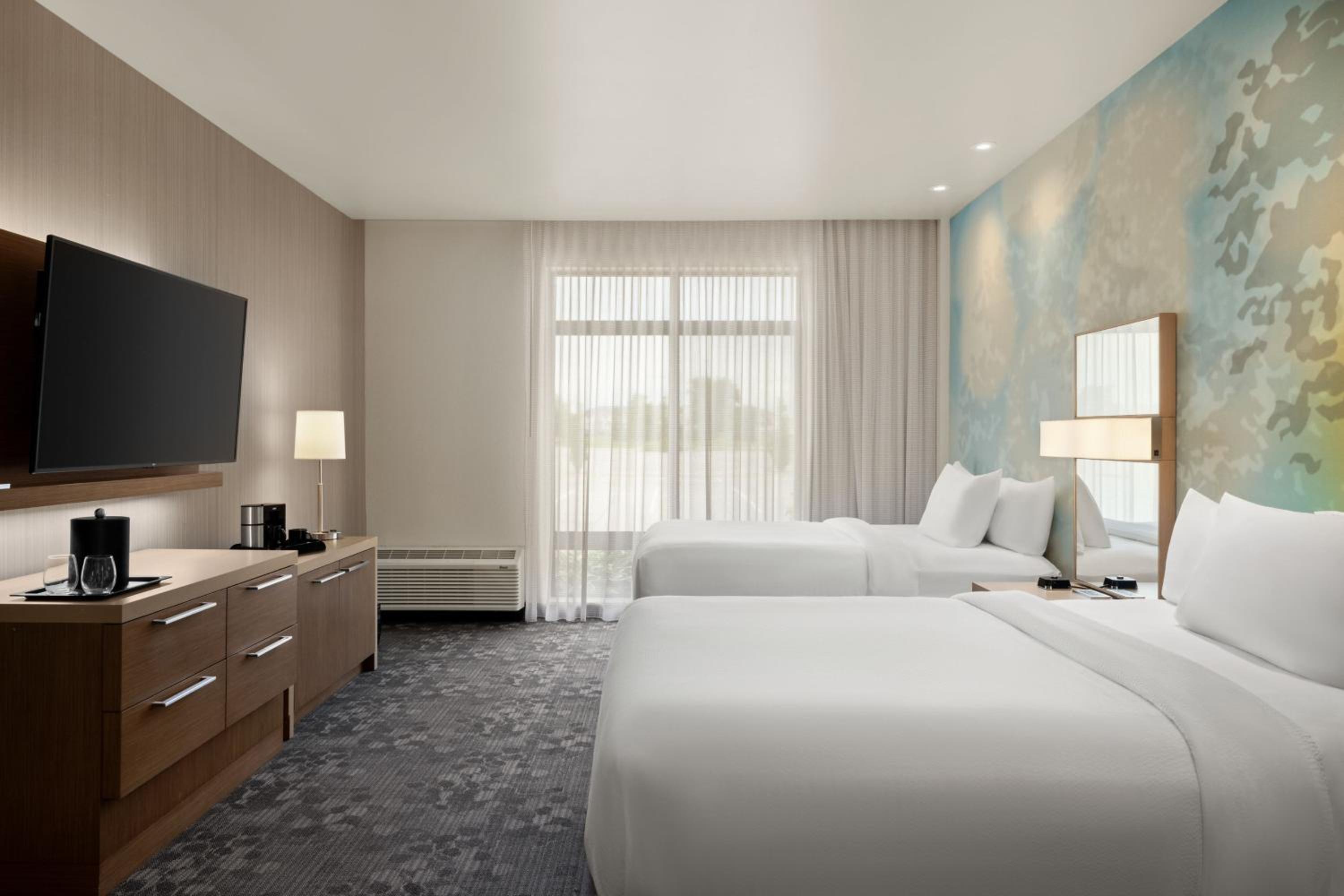 Larger Queen Suite with Two Queen Beds and Sofa Bed - Hearing Accessible
