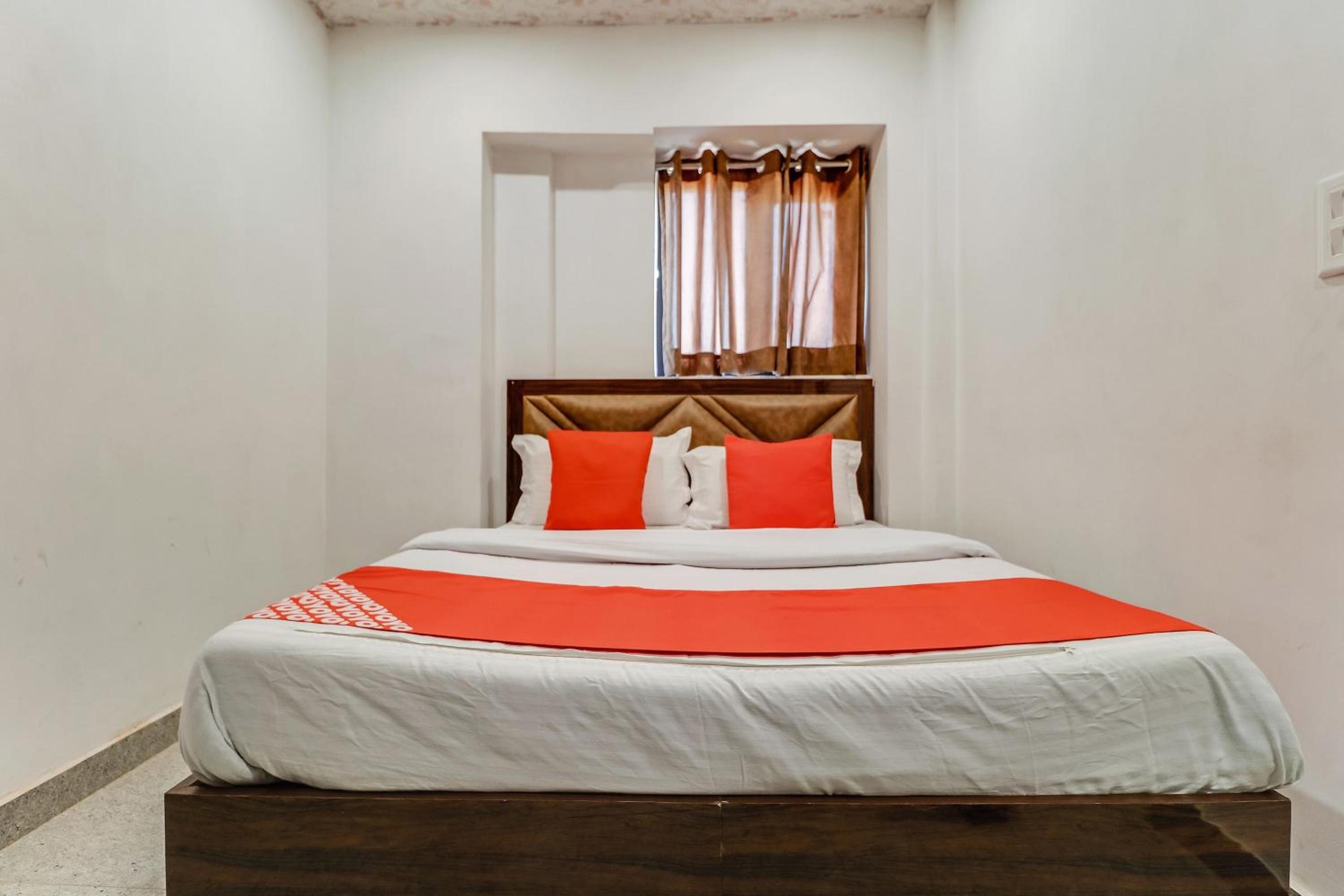 Classic Triple Room - Photo 13