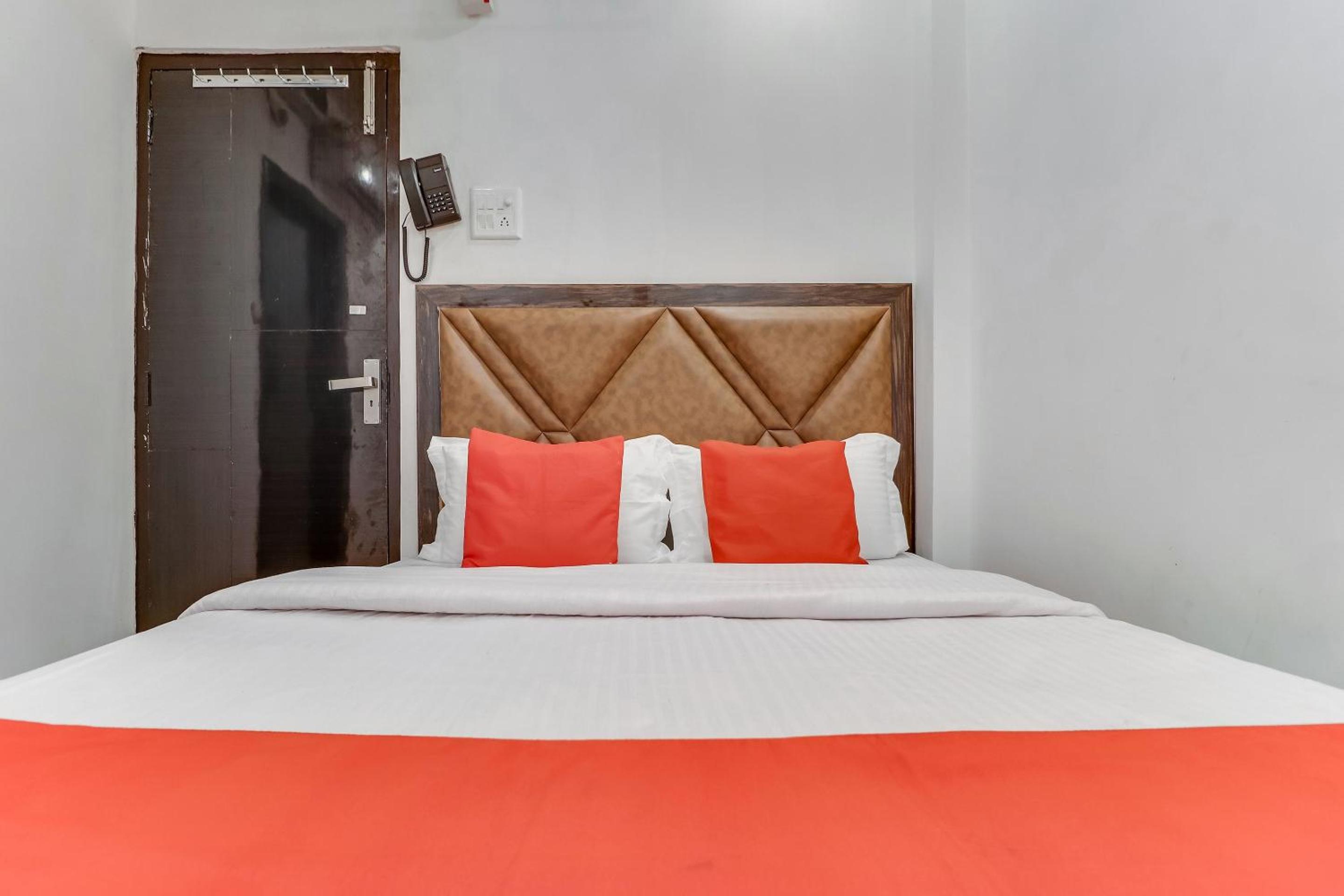 Classic Triple Room - Photo 27