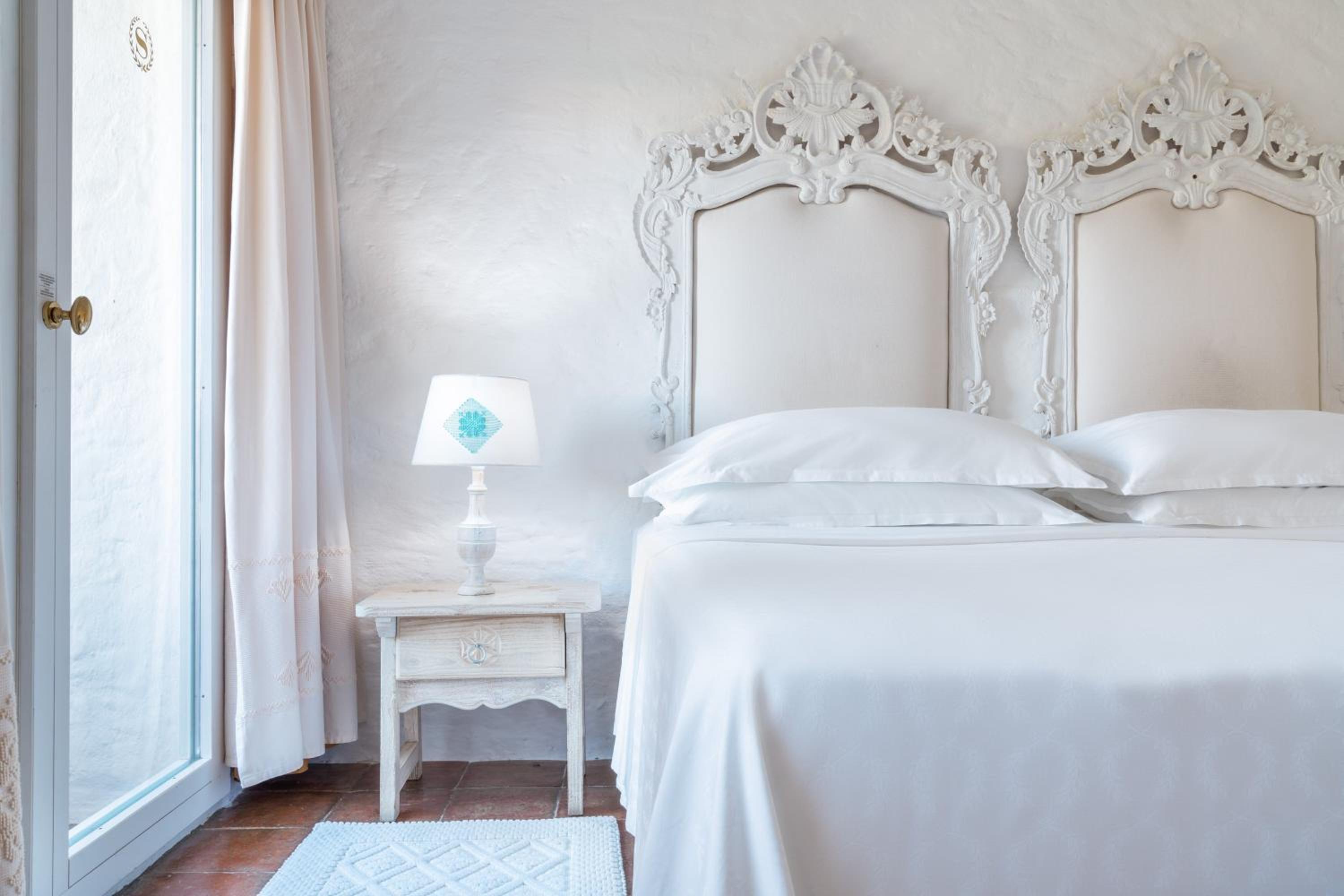 Superior Double Room, king size bed, courtyard View, terrace - Photo 2