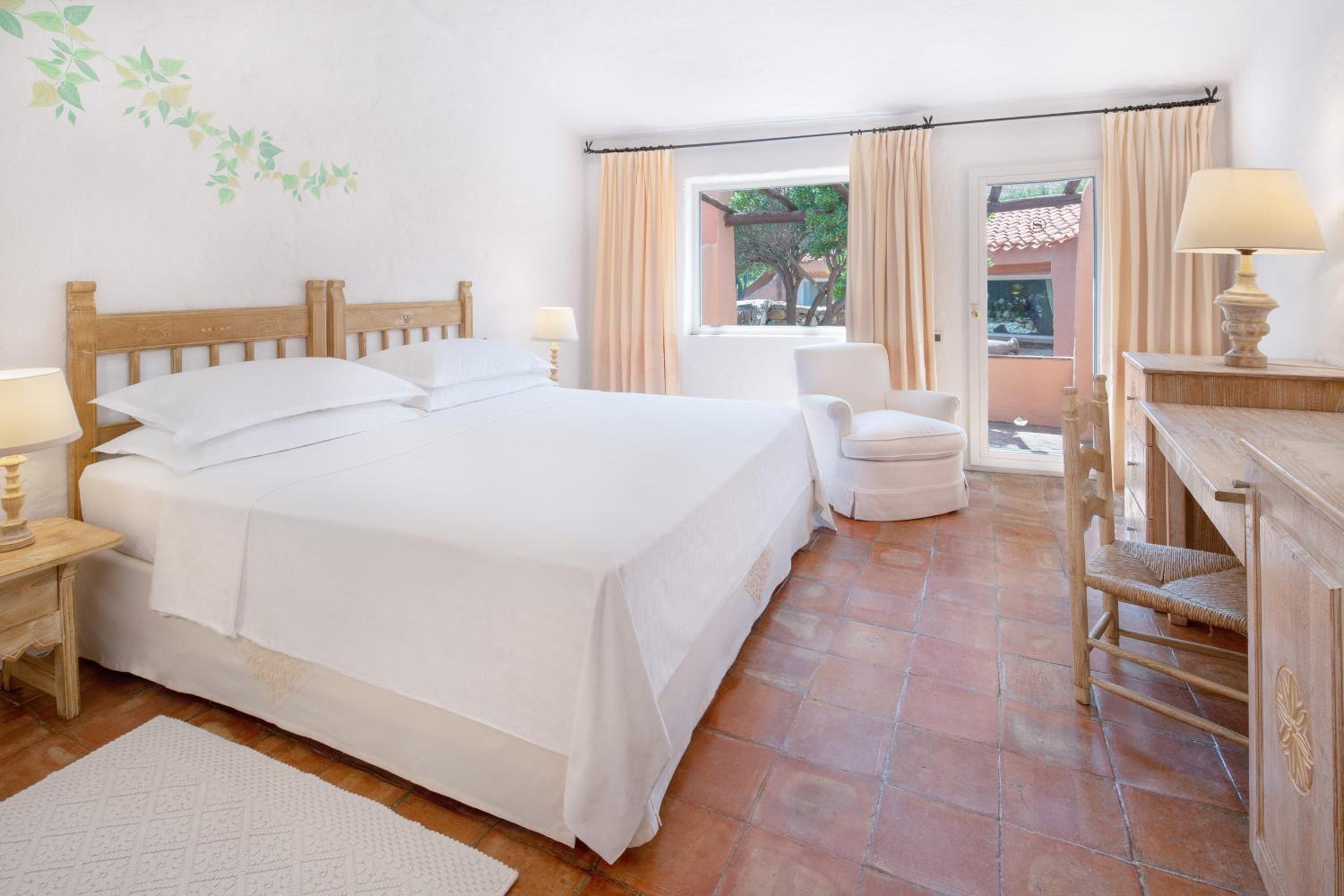 Classic Double Room, king size bed, inner view - Photo 4
