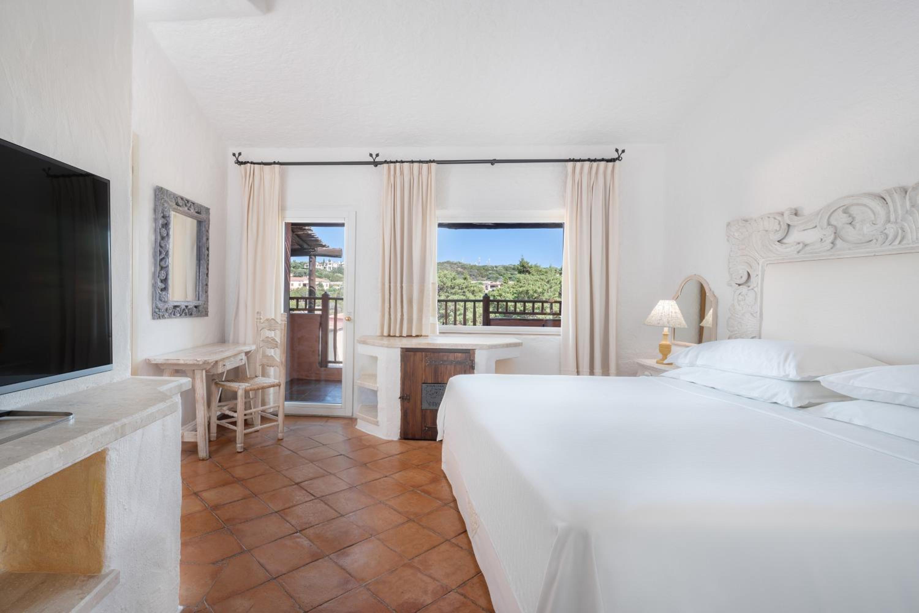 Superior Double Room, king size bed, courtyard View, terrace - Photo 1