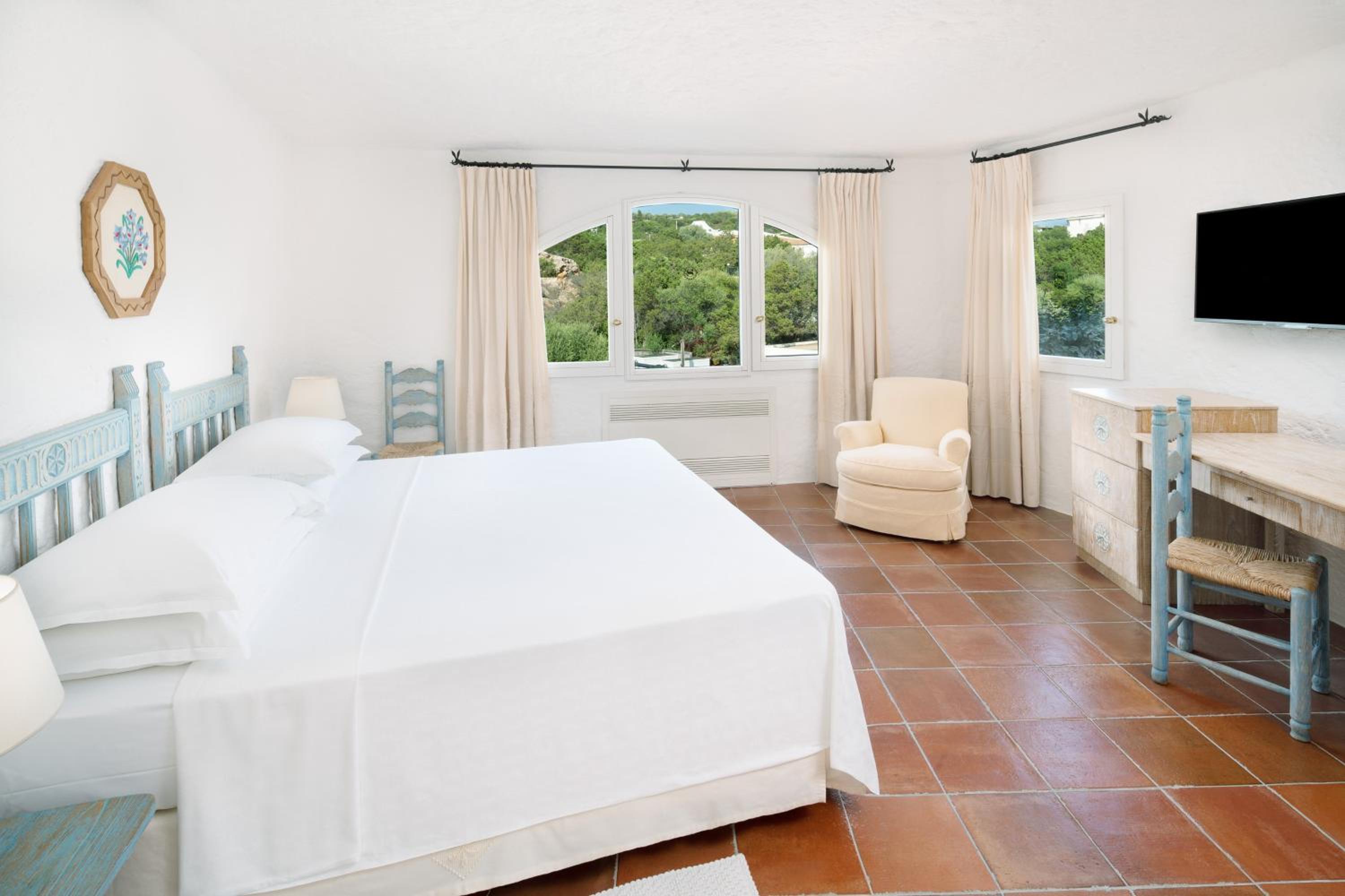 Classic Double Room, king size bed, inner view - Photo 1