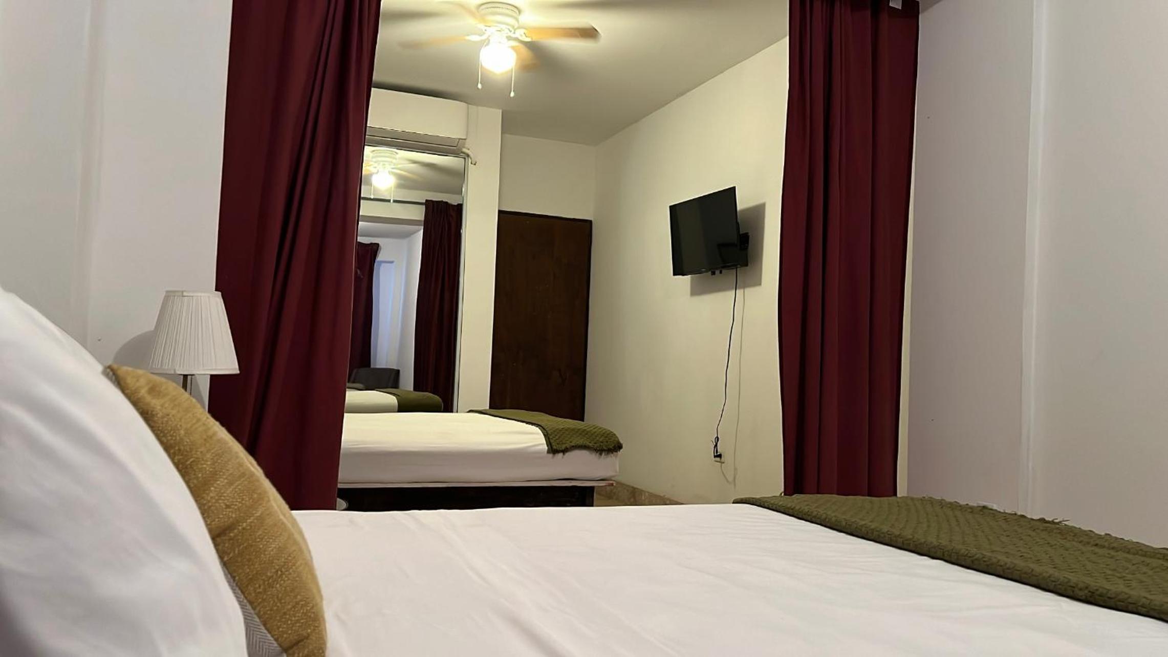 Double Room with Balcony (3 Adults) photo 2