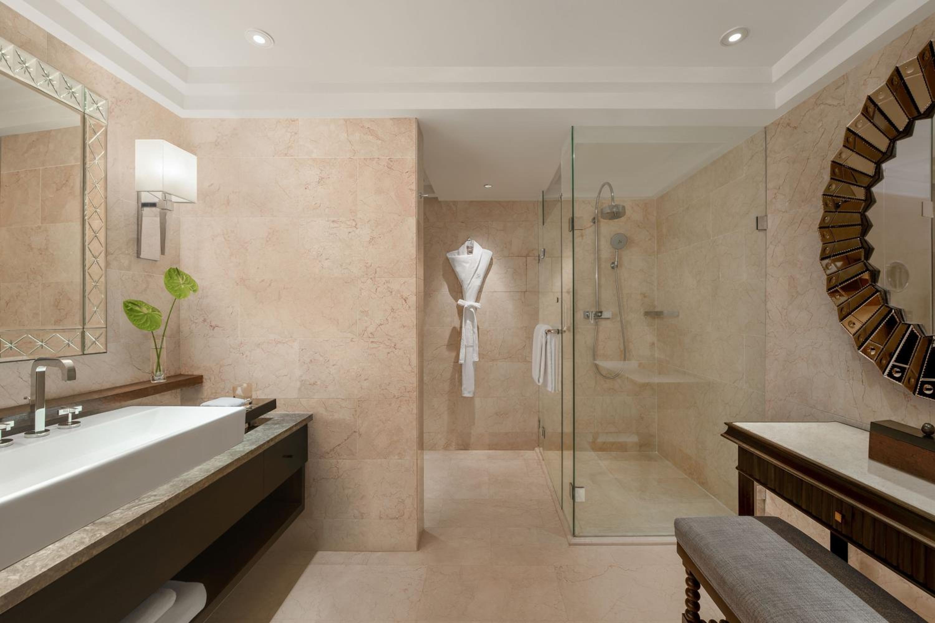 St. Regis Suite, Lagoon View  - Photo 2