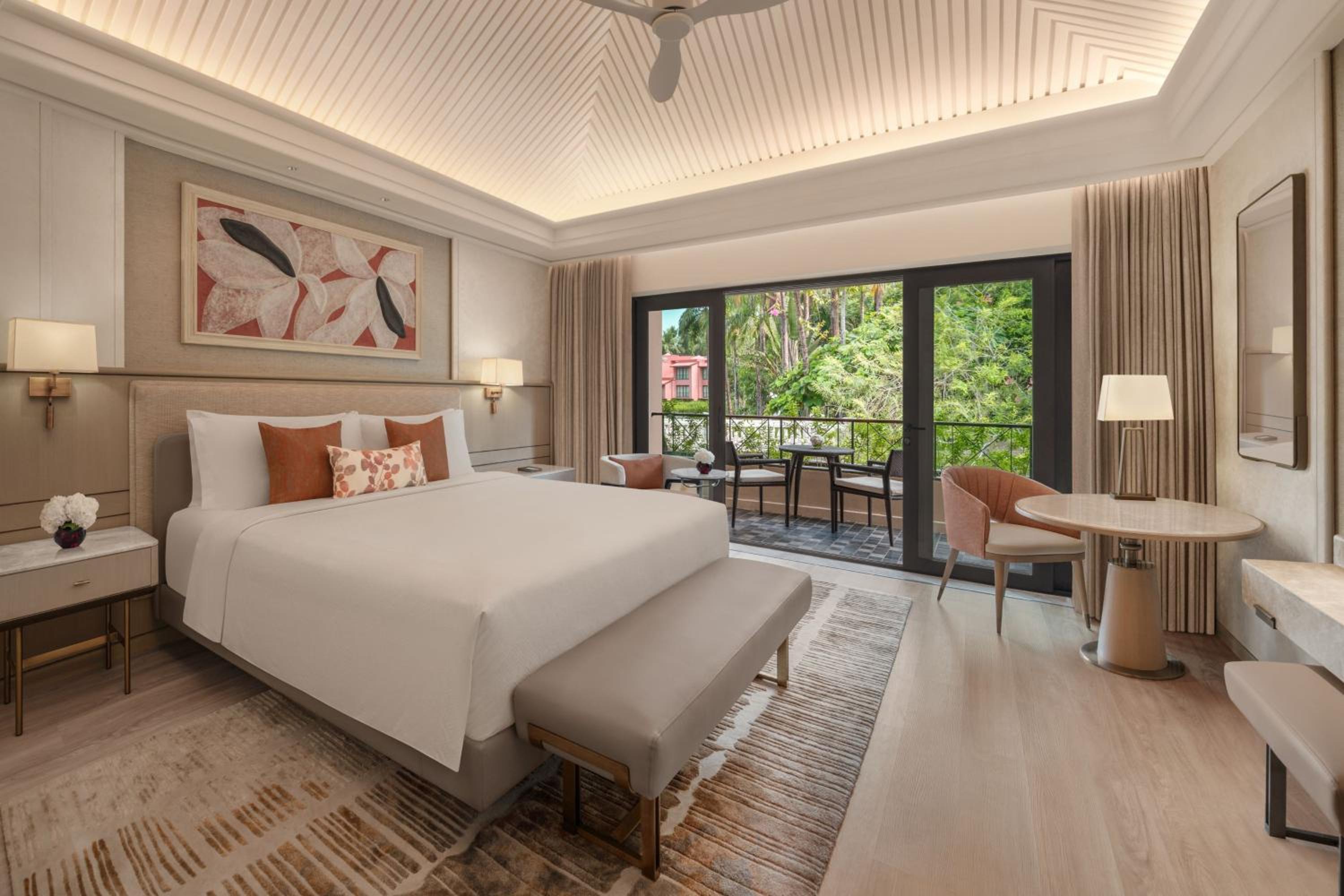 Lagoon Grand Deluxe, 1 King, Lagoon View - Photo 1
