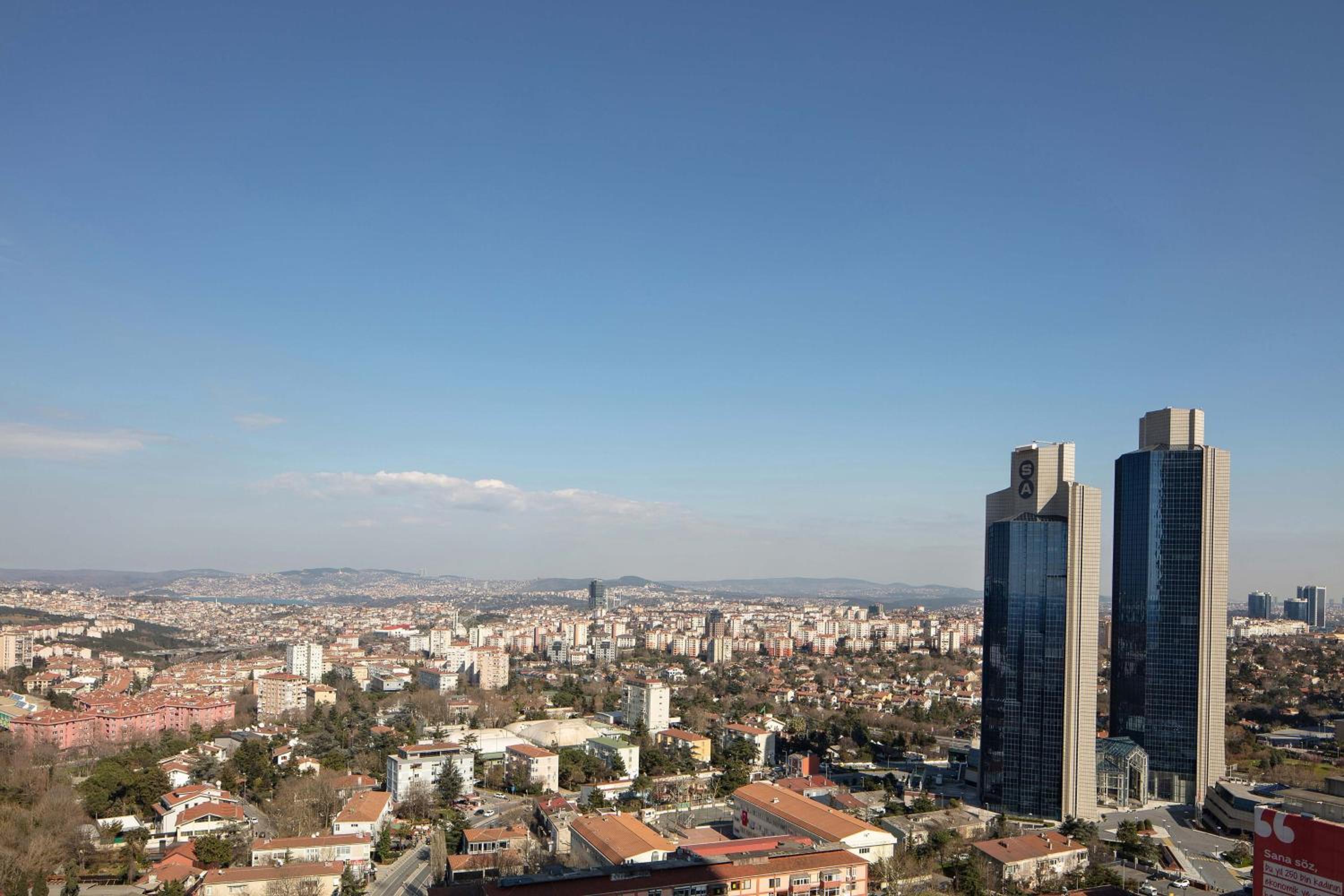 Executive King Room with Panoramic City View - Lounge Access