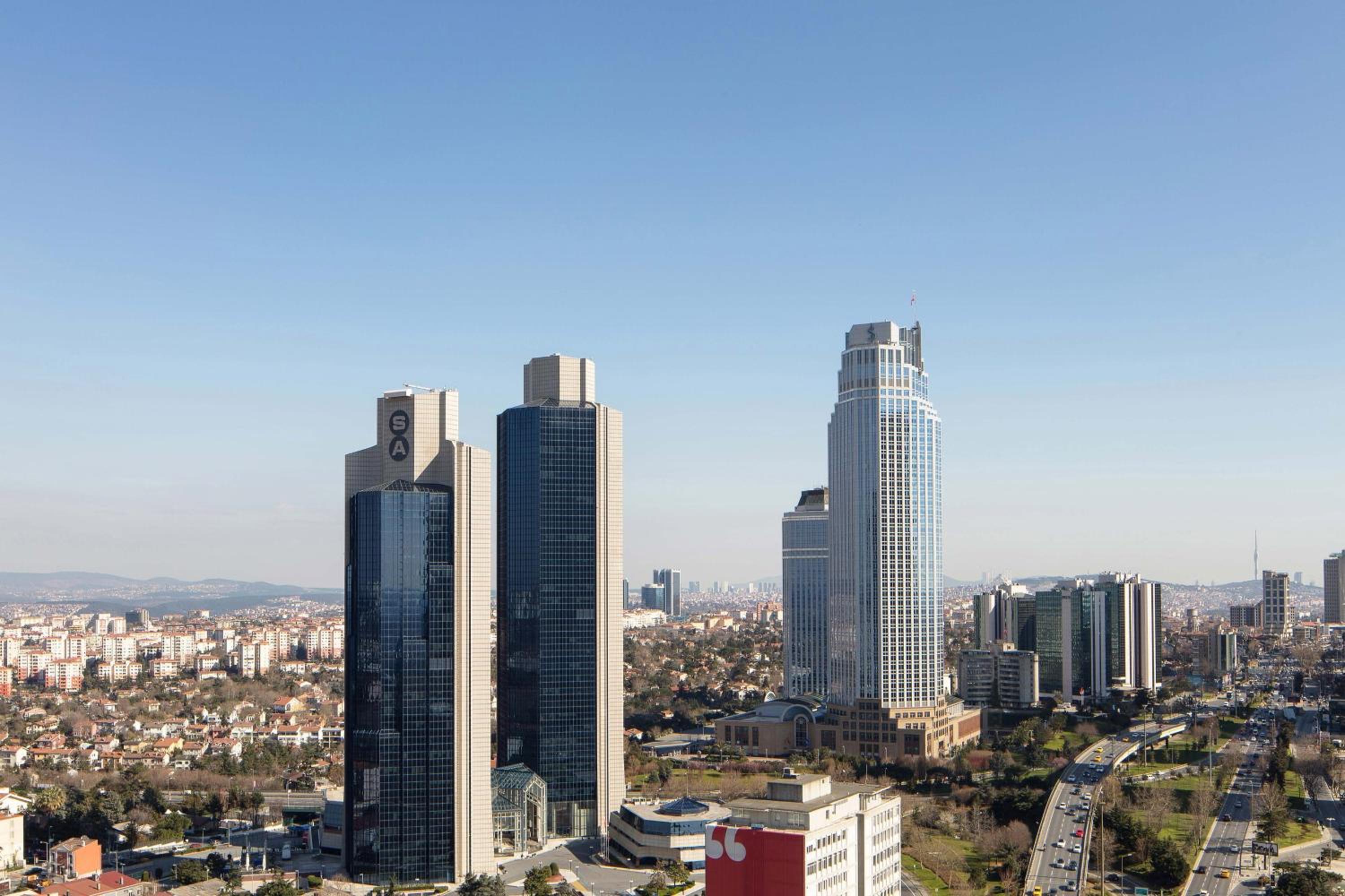Executive King Room with Panoramic City View - Lounge Access