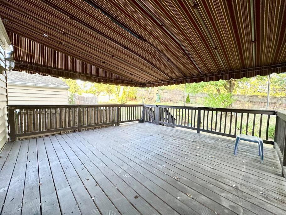 Five-Bedroom House photo 2