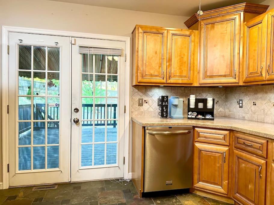 Five-Bedroom House photo 3