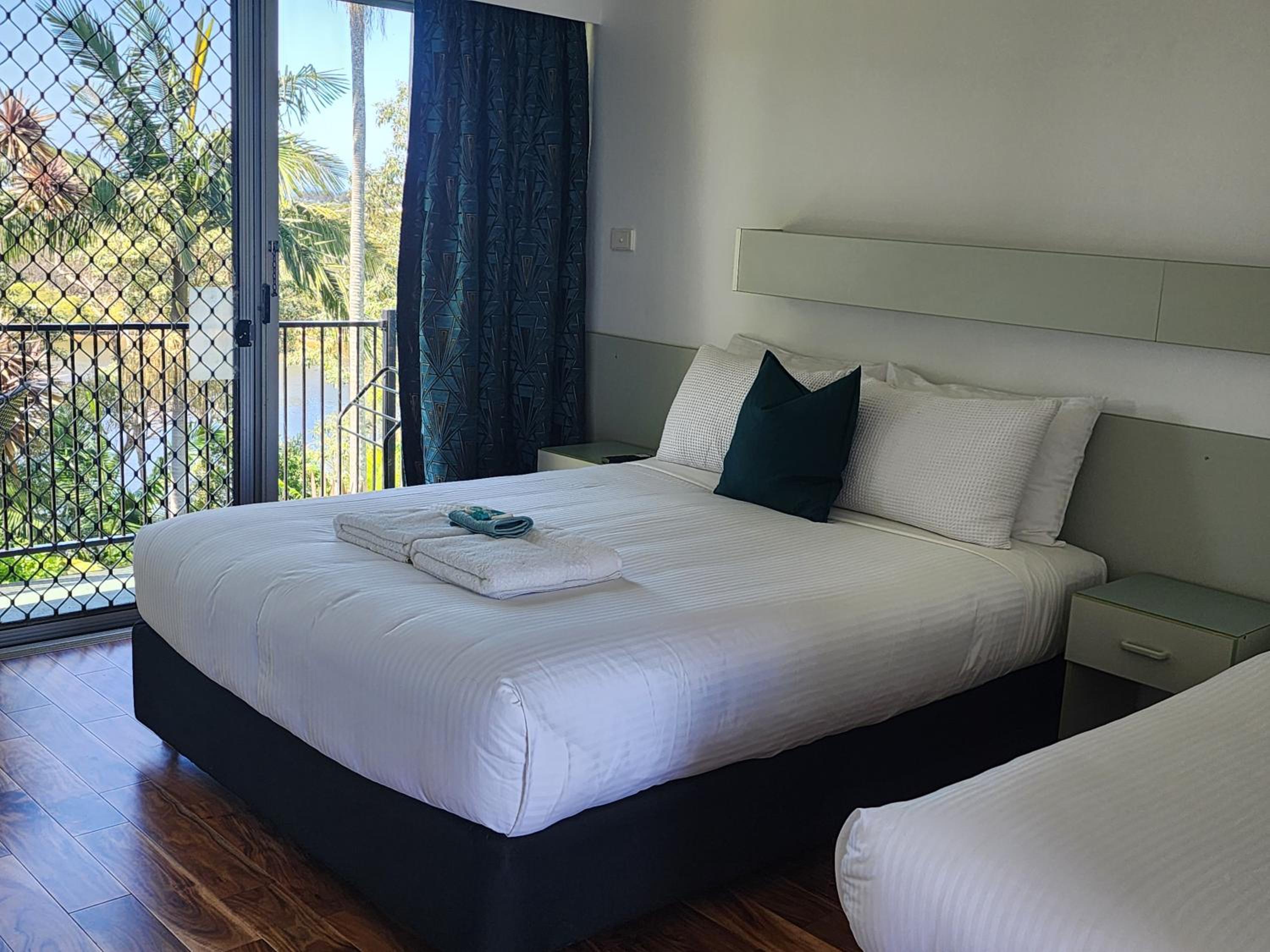 River View Family Suite (R17) - Queen Bed And 3 Singles photo 1