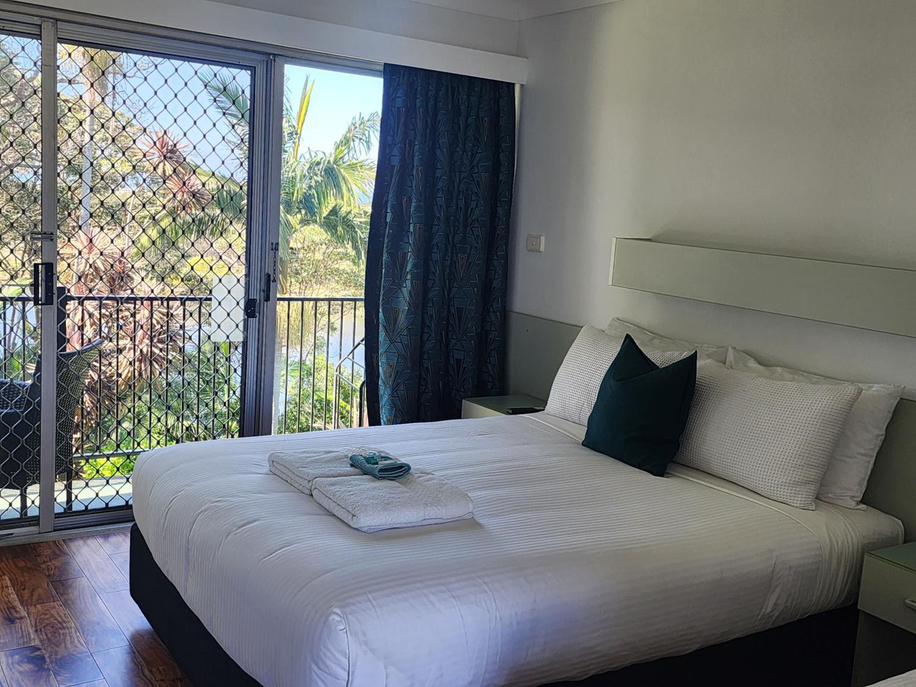 River View Family Suite (R17) - Queen Bed And 3 Singles photo 3