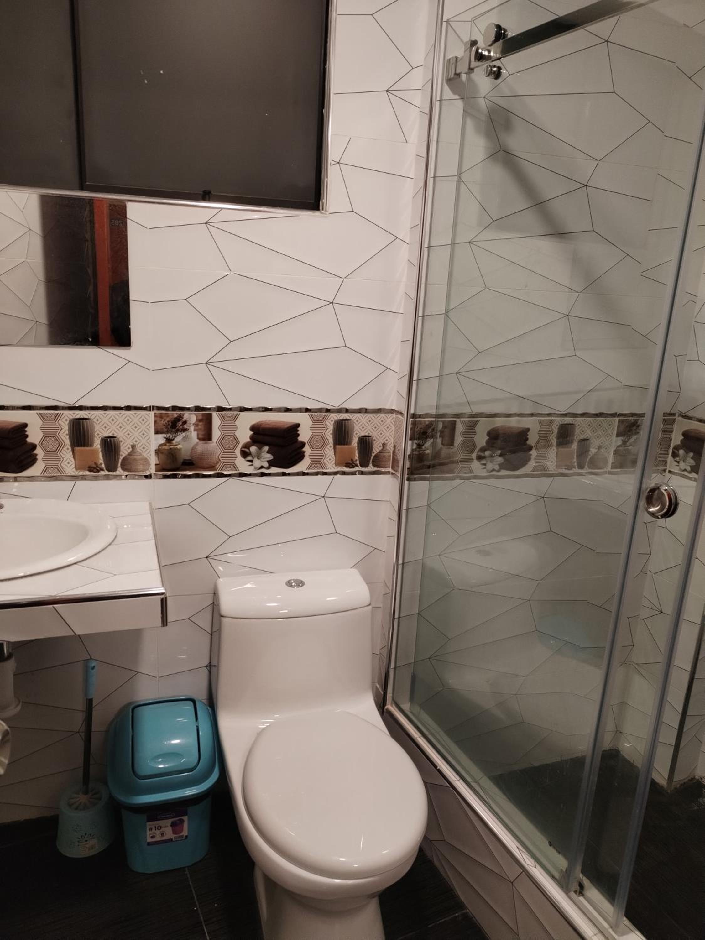 Queen Room photo 2