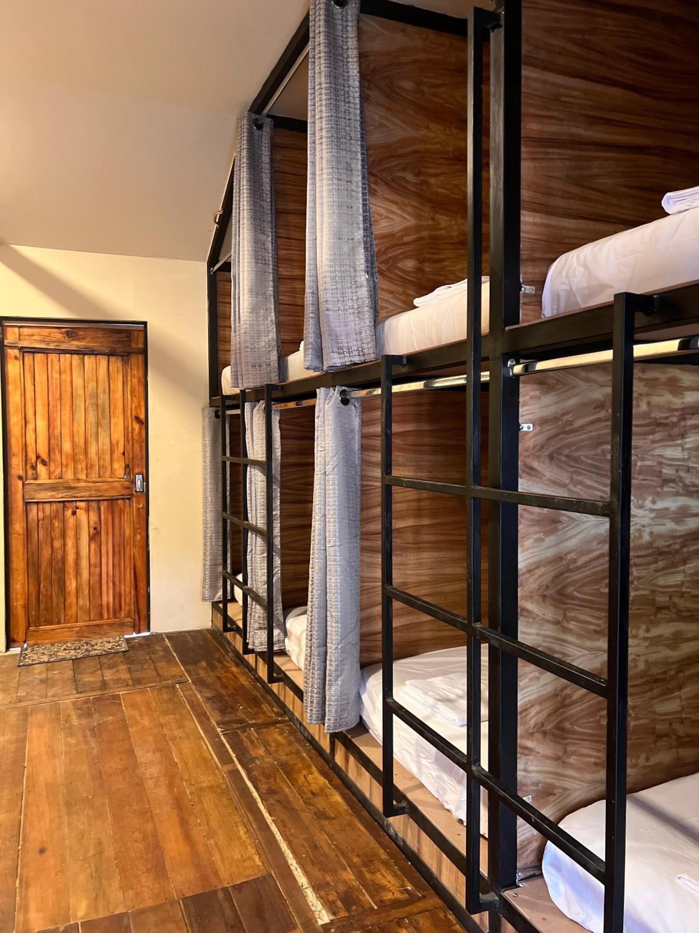 Bed in 8-Bed Mixed Dormitory Room photo 3
