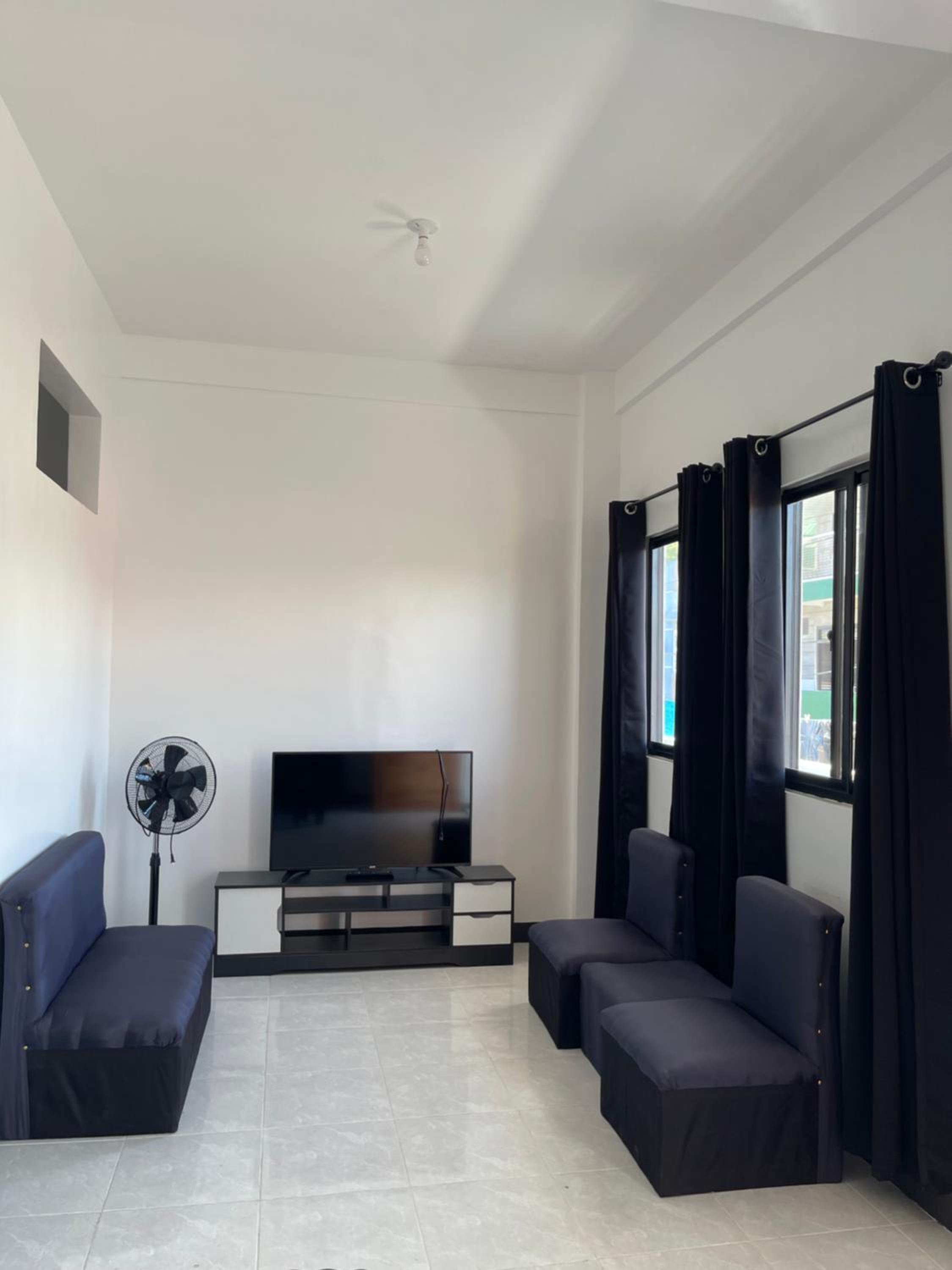 One-Bedroom Apartment photo 1