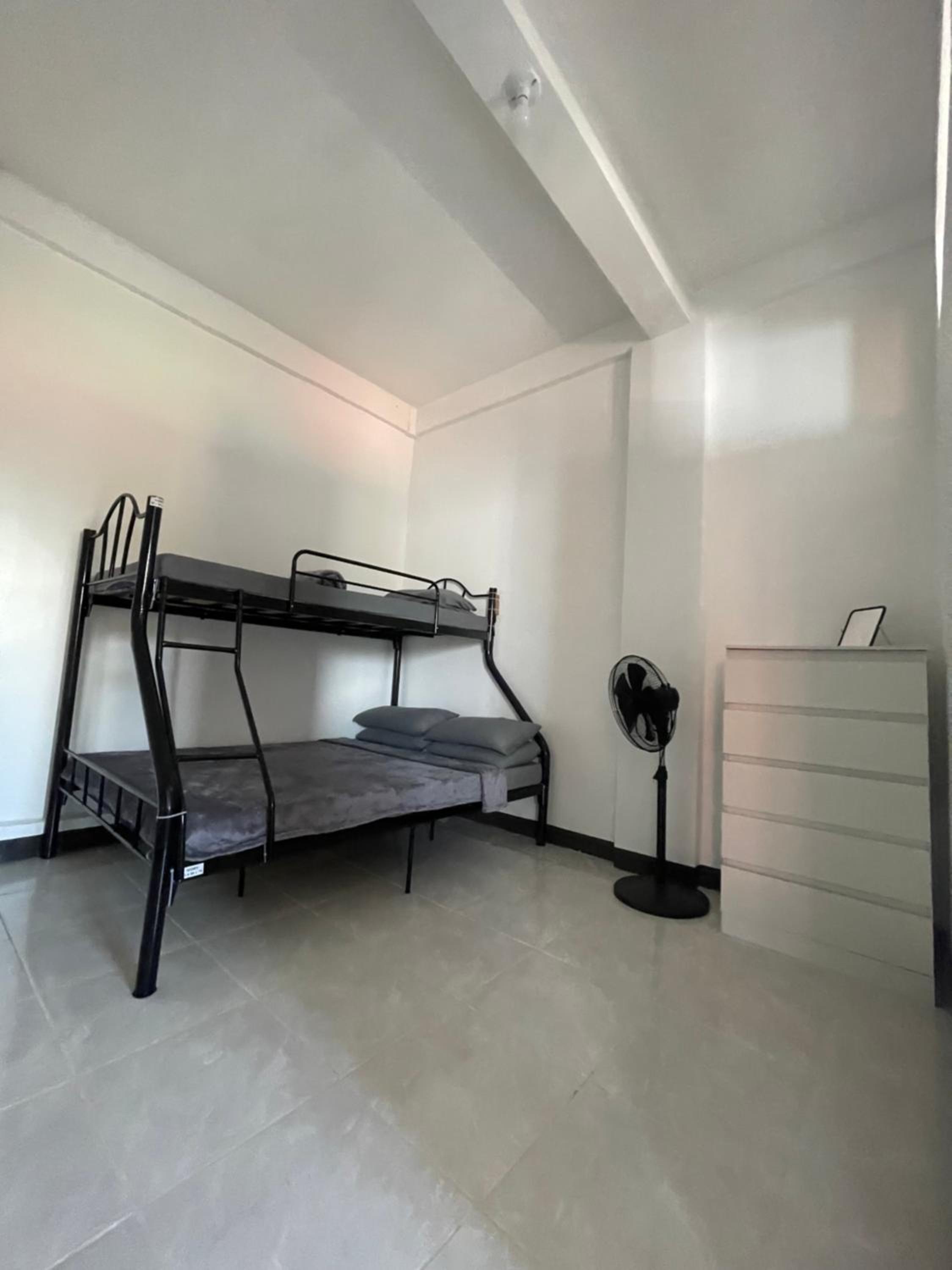 One-Bedroom Apartment photo 3