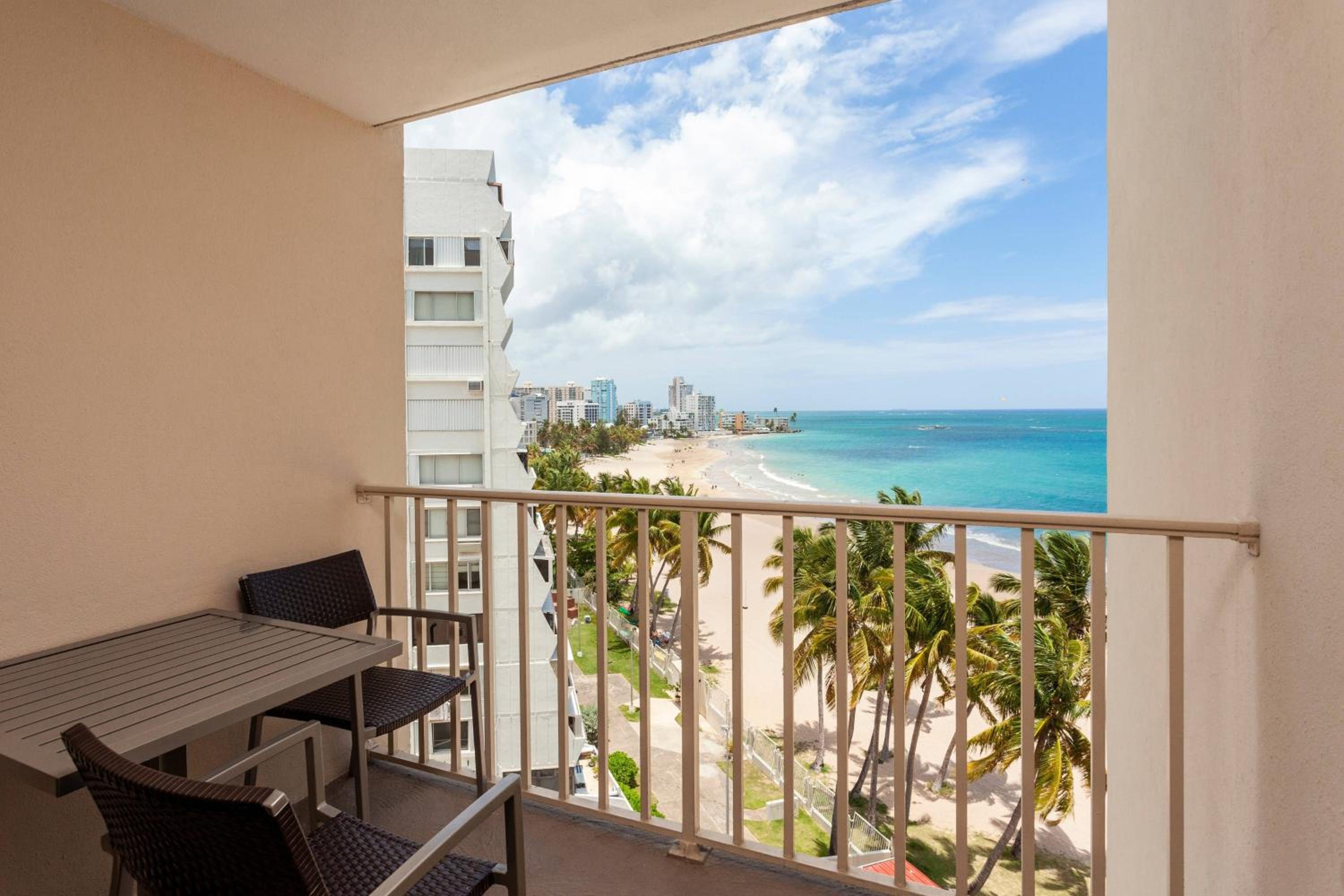 Oceanfront 2 Queens Room, Balcony - Photo 3
