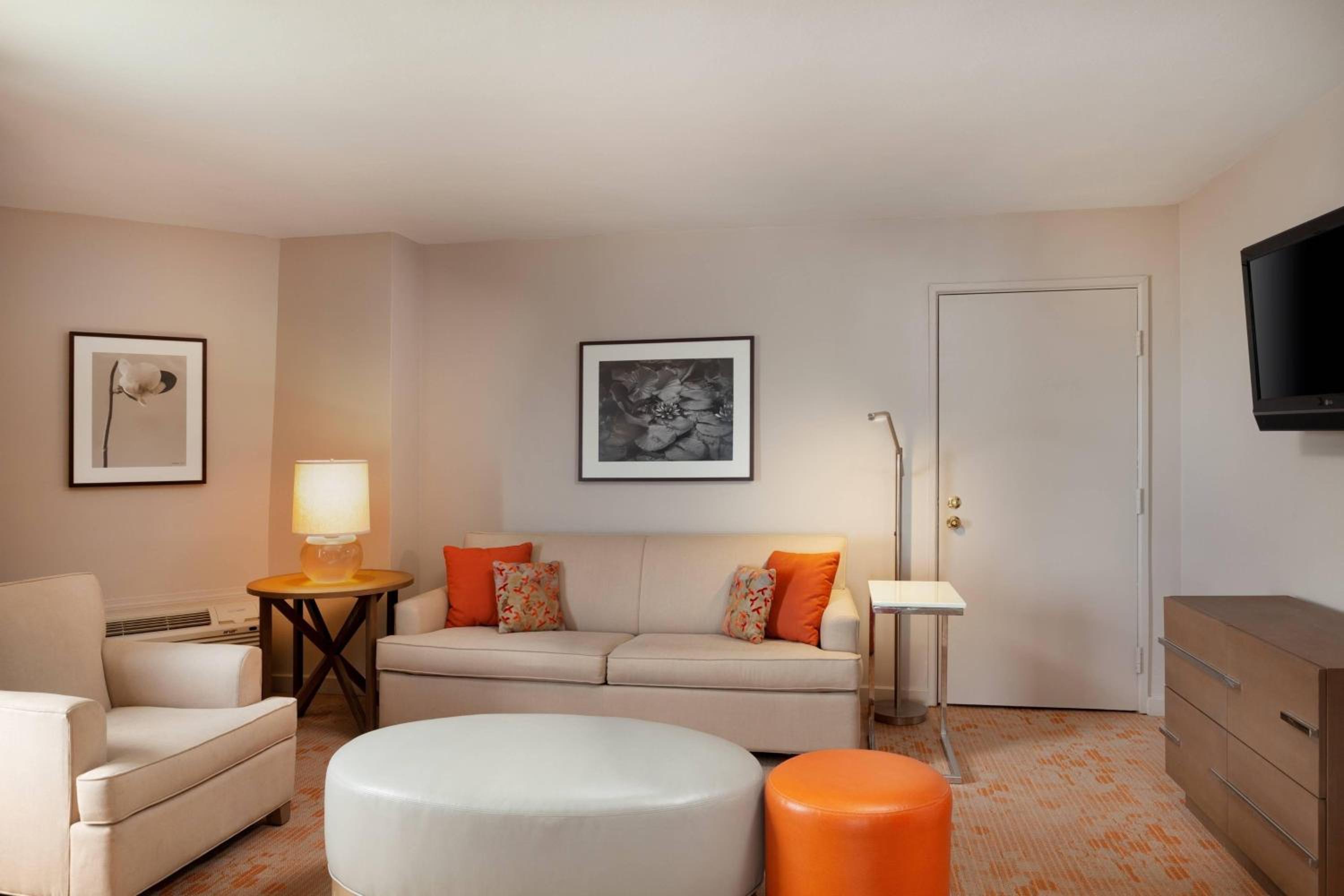 Oceanfront Suite, 1 King, Sofa bed - Photo 3