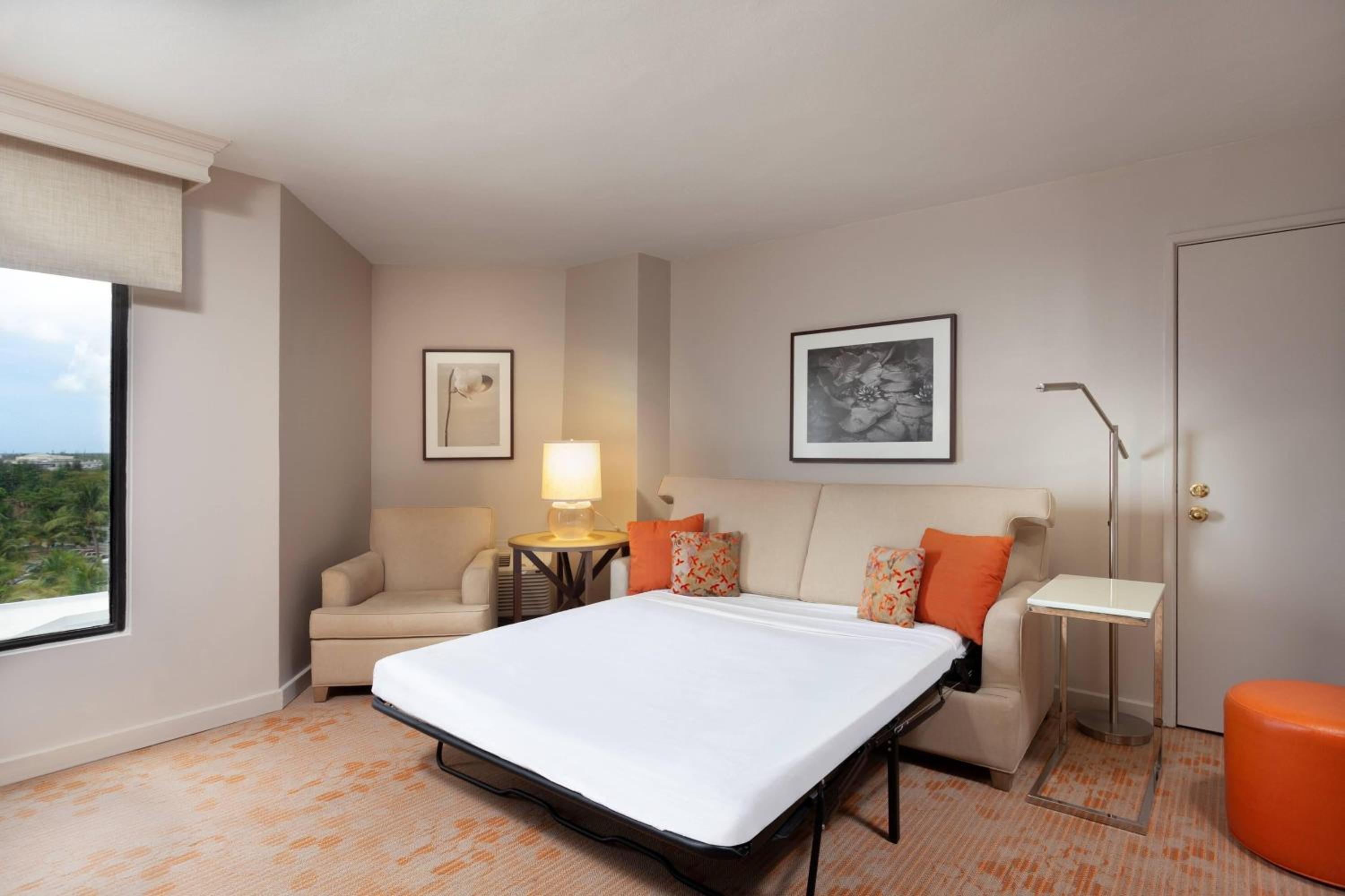 Oceanfront Suite, 1 King, Sofa bed - Photo 4