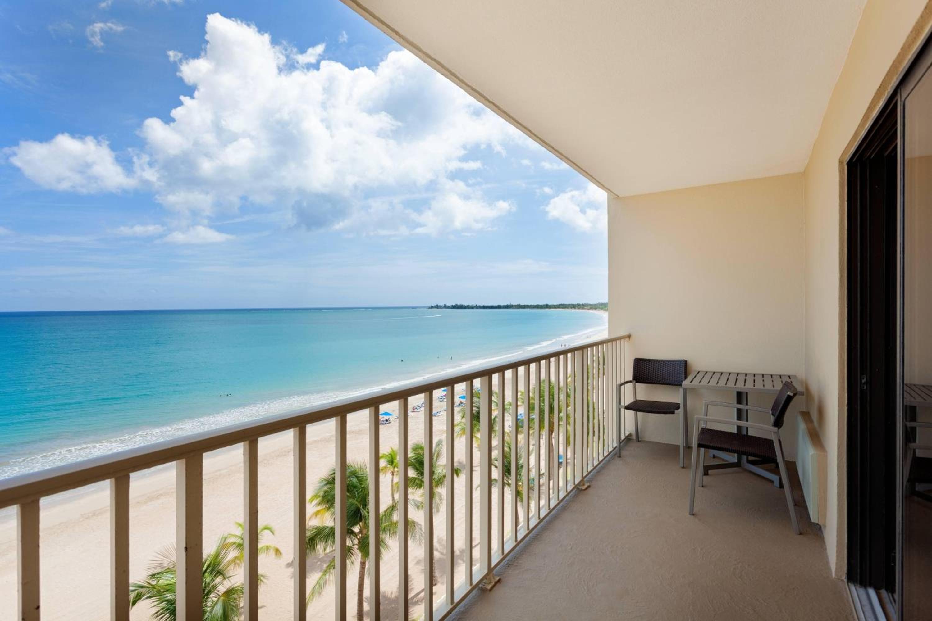 Oceanfront Jr Suite, 1 King, Sofa bed, Corner Room - Photo 7