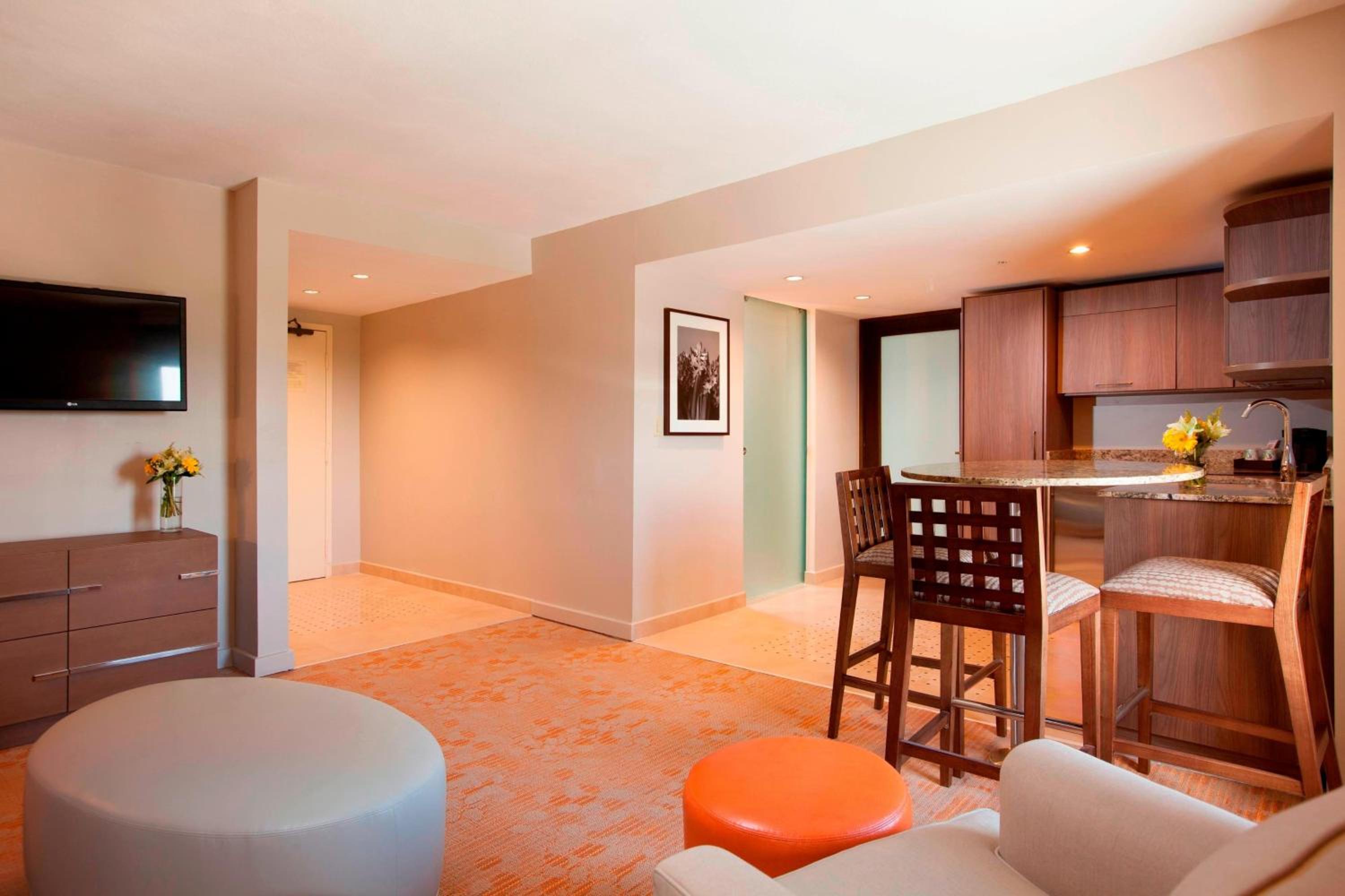 Oceanfront Suite, 1 King, Sofa bed - Photo 9