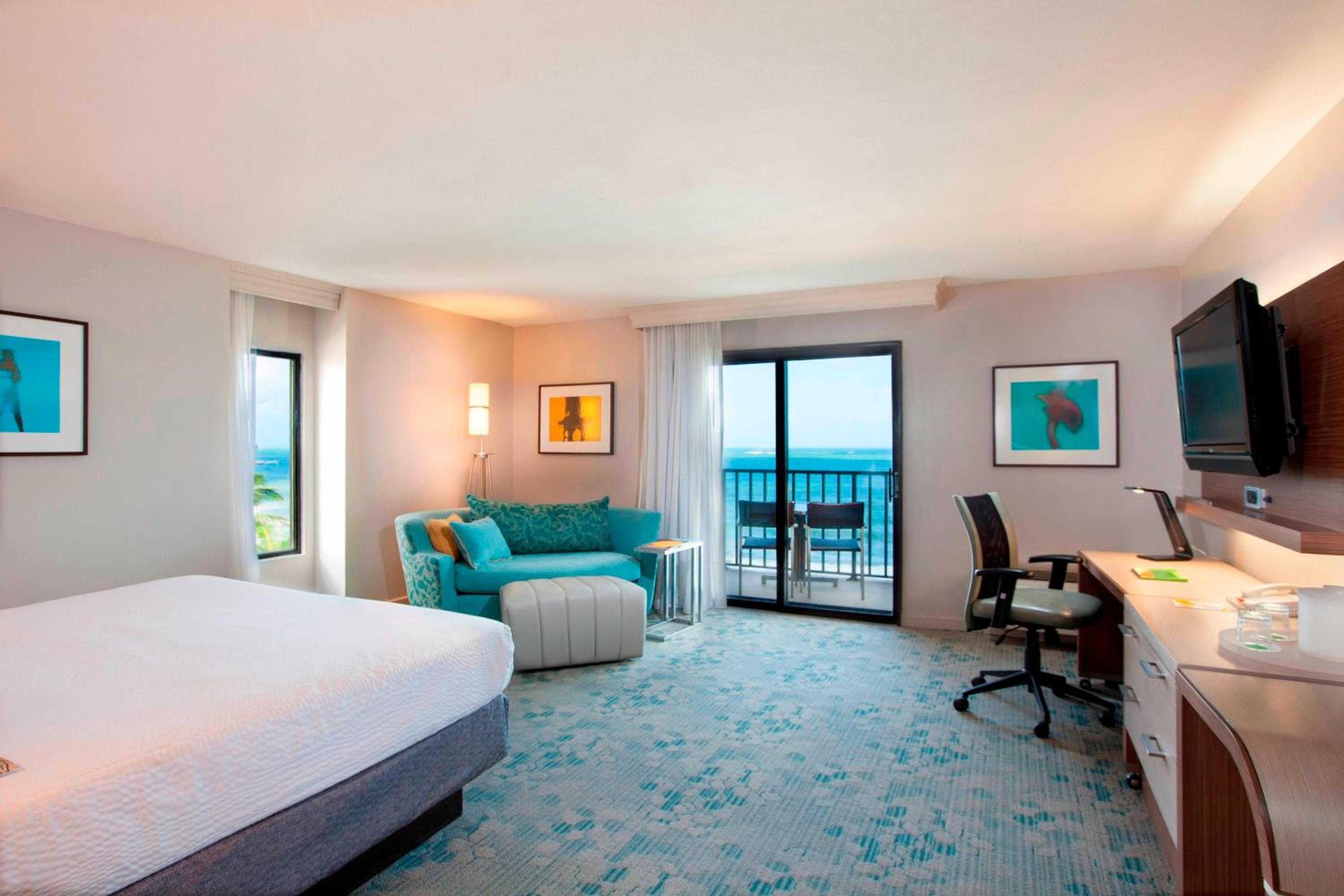 Oceanfront Jr Suite, 1 King, Sofa bed, Corner Room - Photo 1