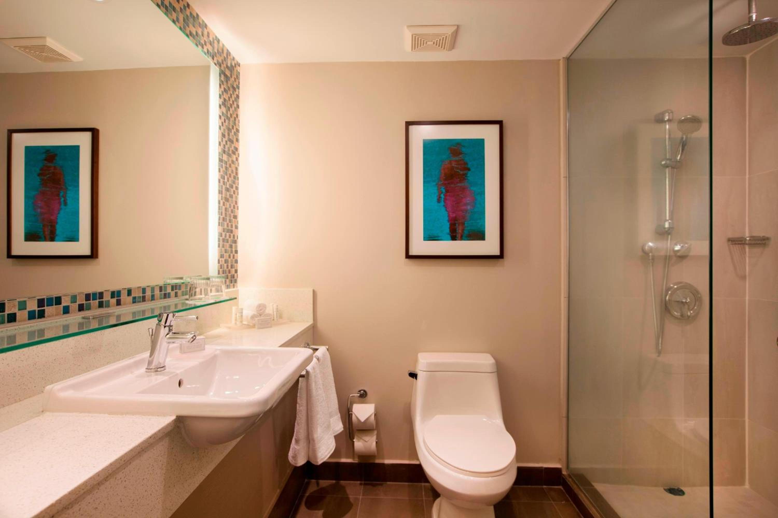 Oceanfront Jr Suite, 1 King, Sofa bed, Corner Room - Photo 5
