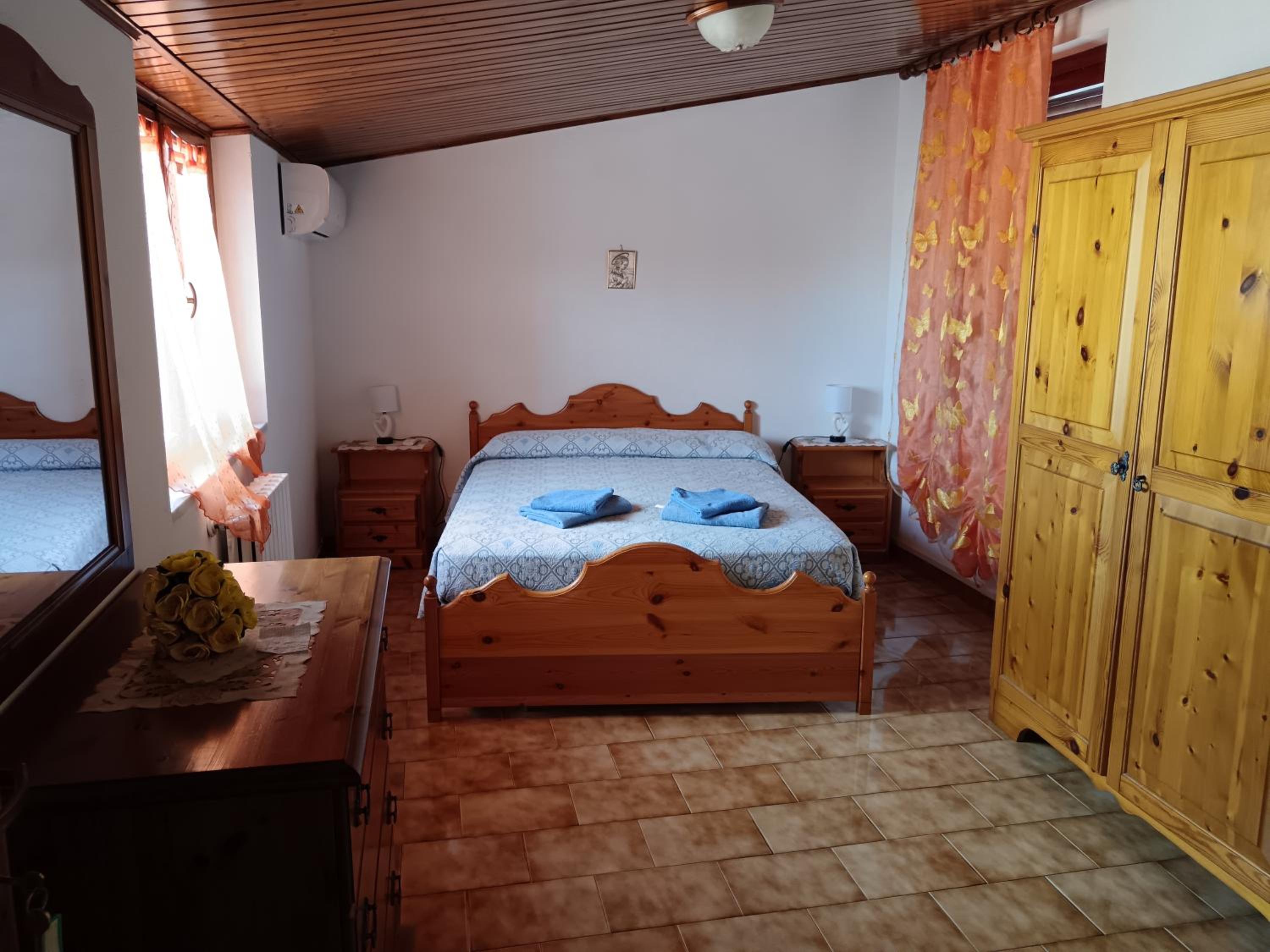 Deluxe Room (2 Adults + 1 Child)