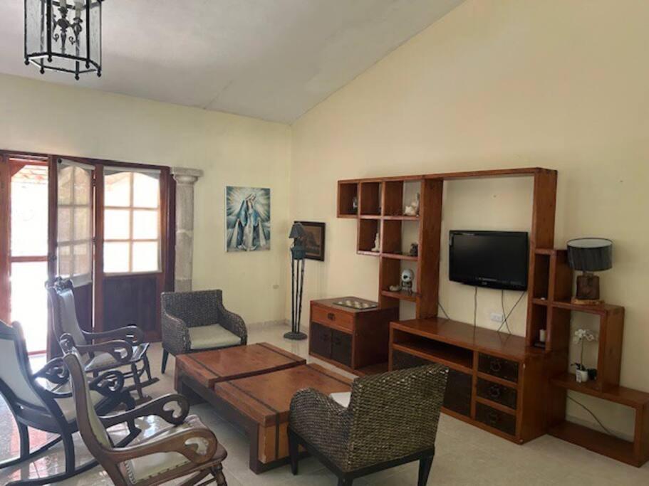 Five-Bedroom House photo 1