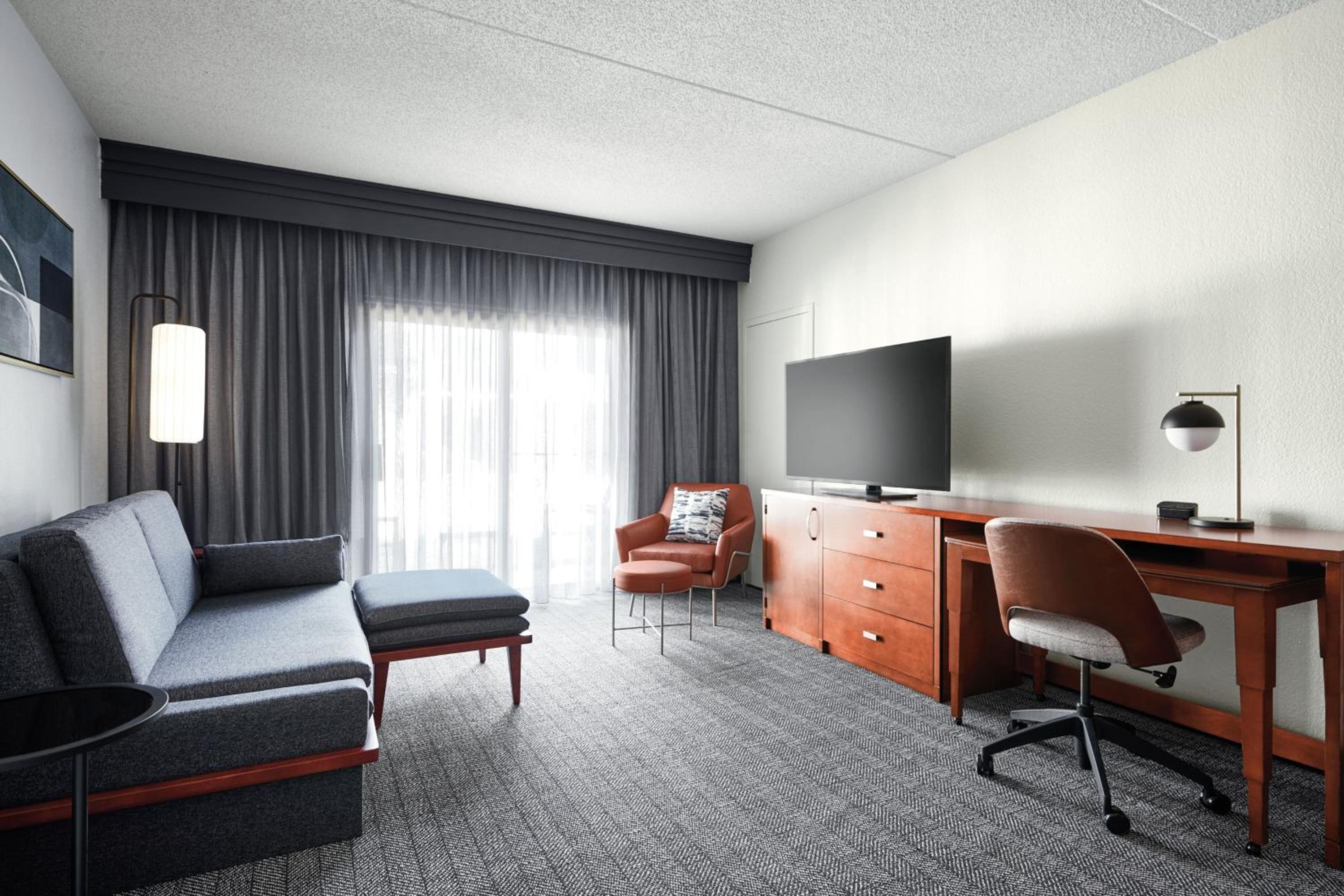 One-Bedroom King Suite with Sofa Bed - Photo 8