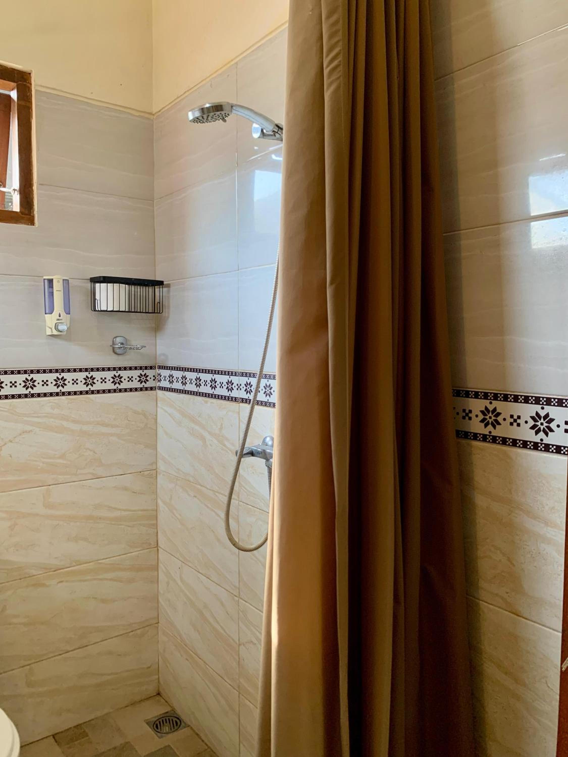 Budget Double Room - Photo 38