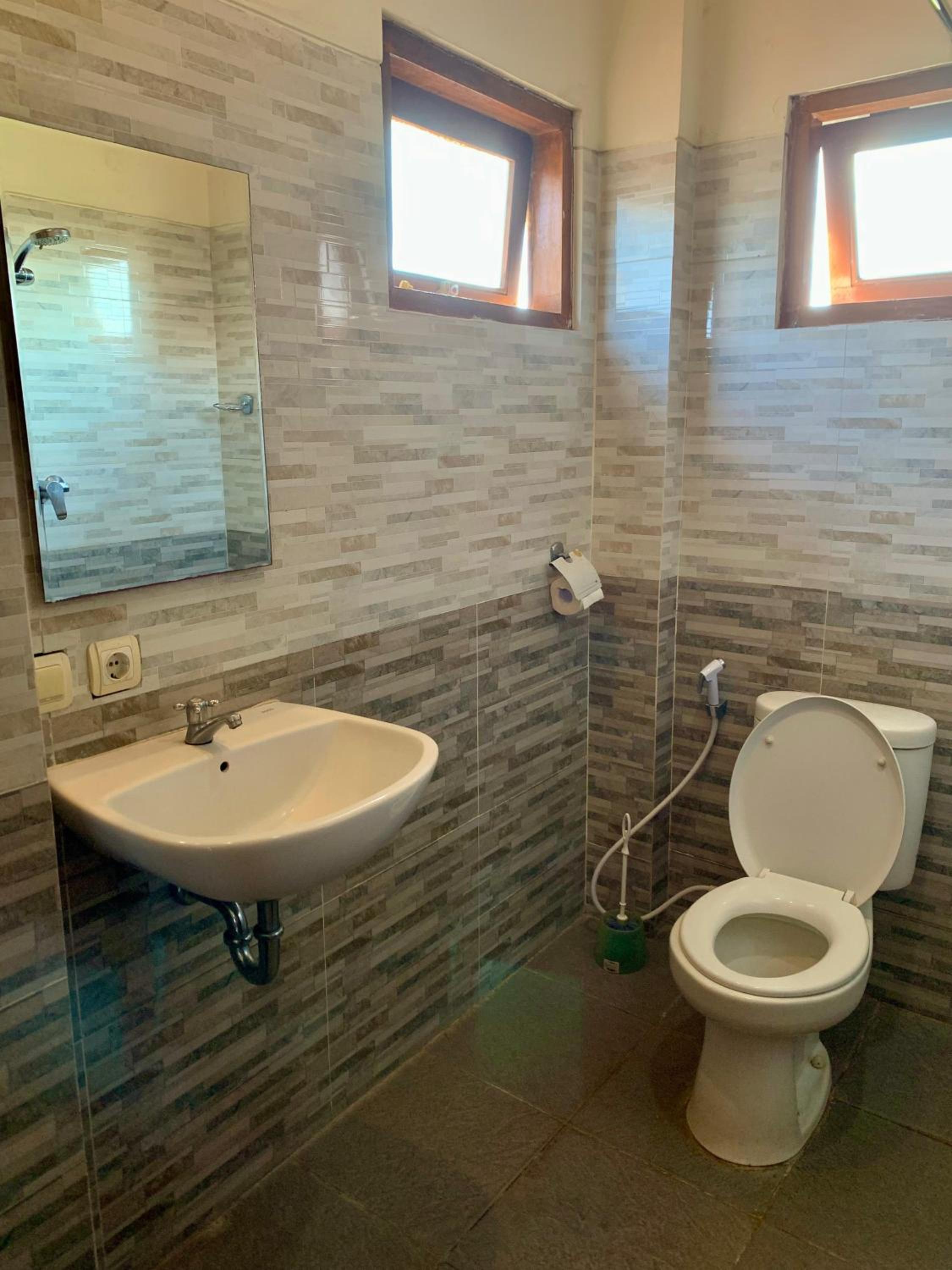Budget Double Room - Photo 37
