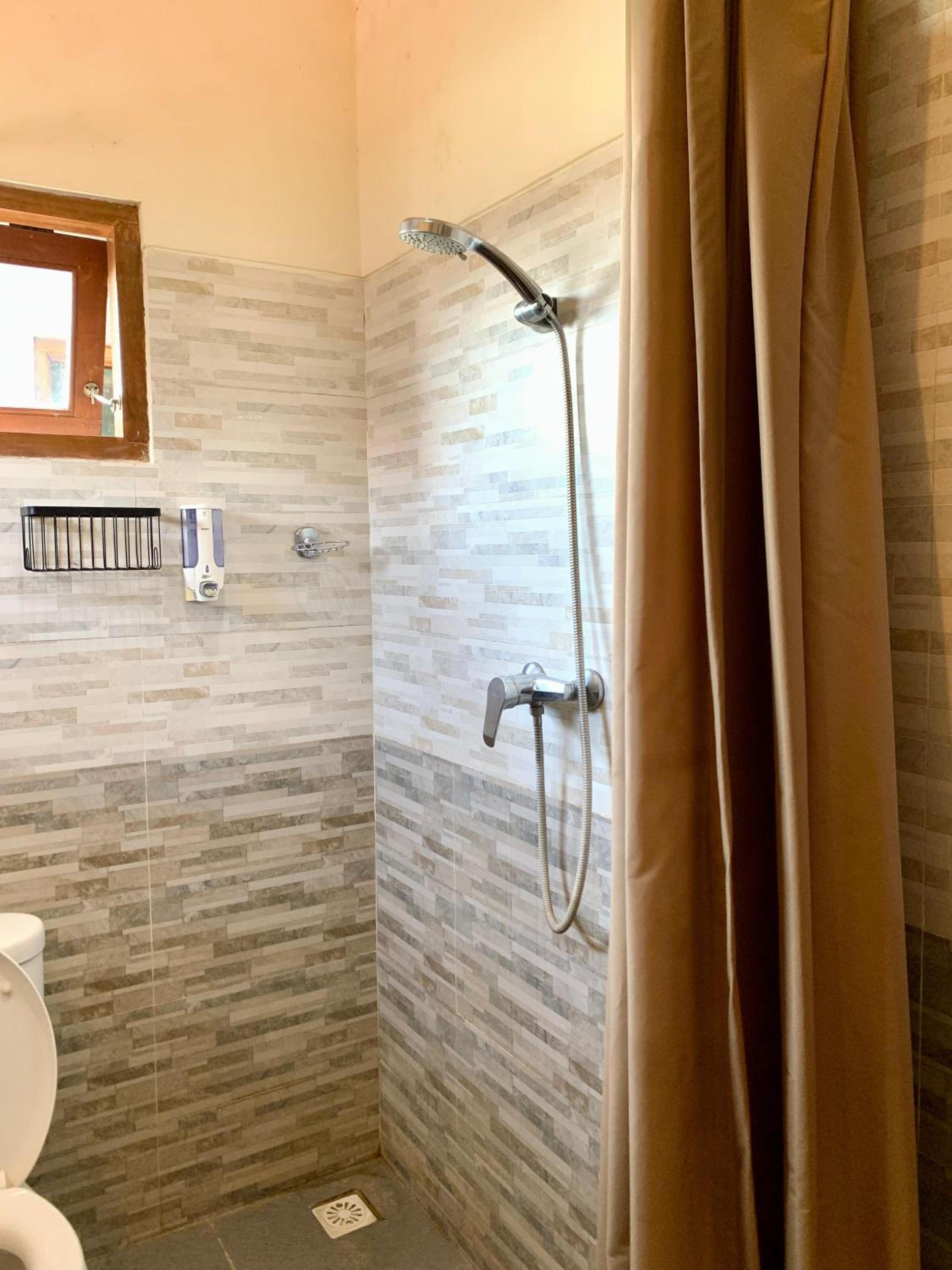 Budget Double Room - Photo 34