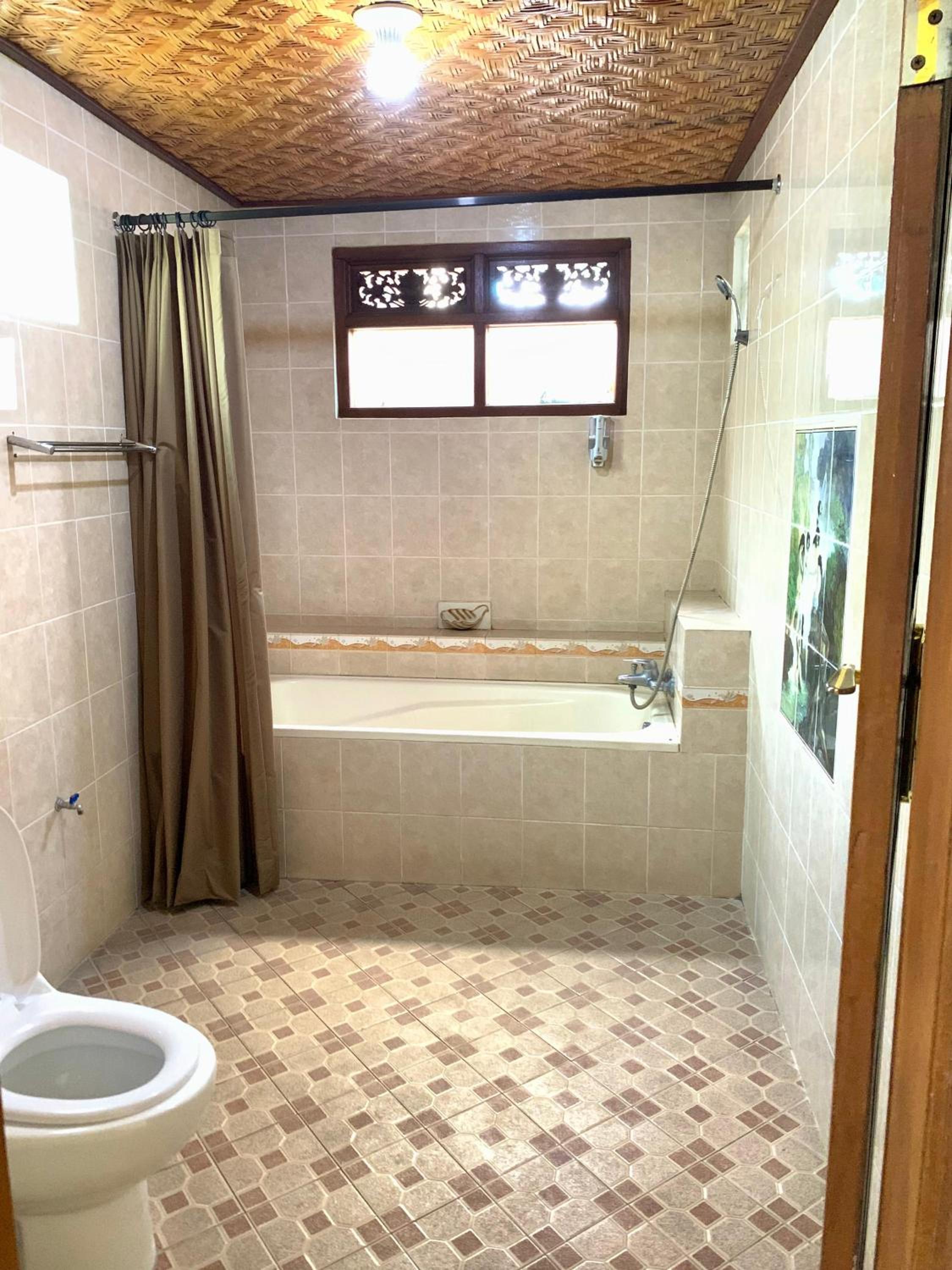 Budget Double Room - Photo 11