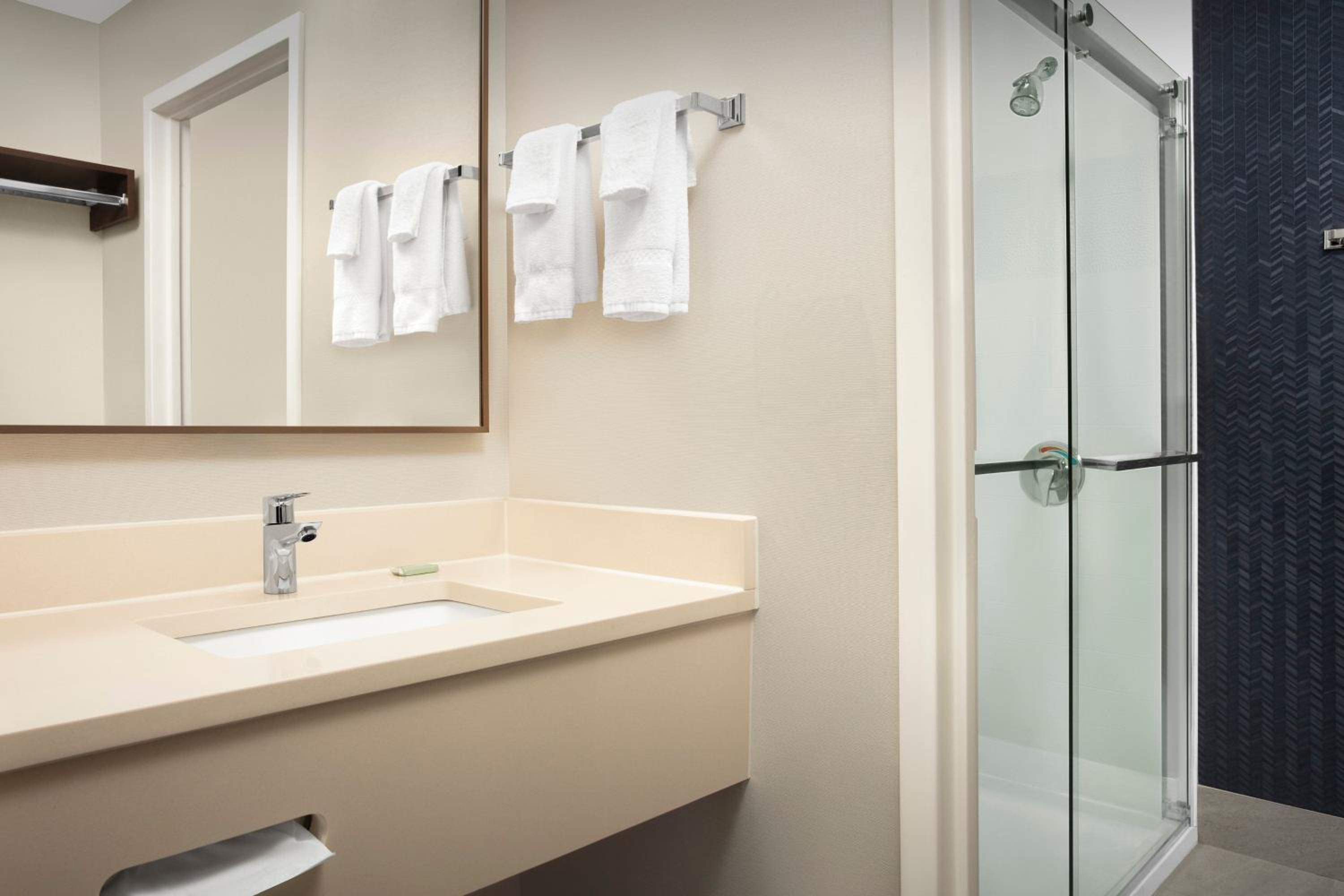 King Room with Shower - Photo 4