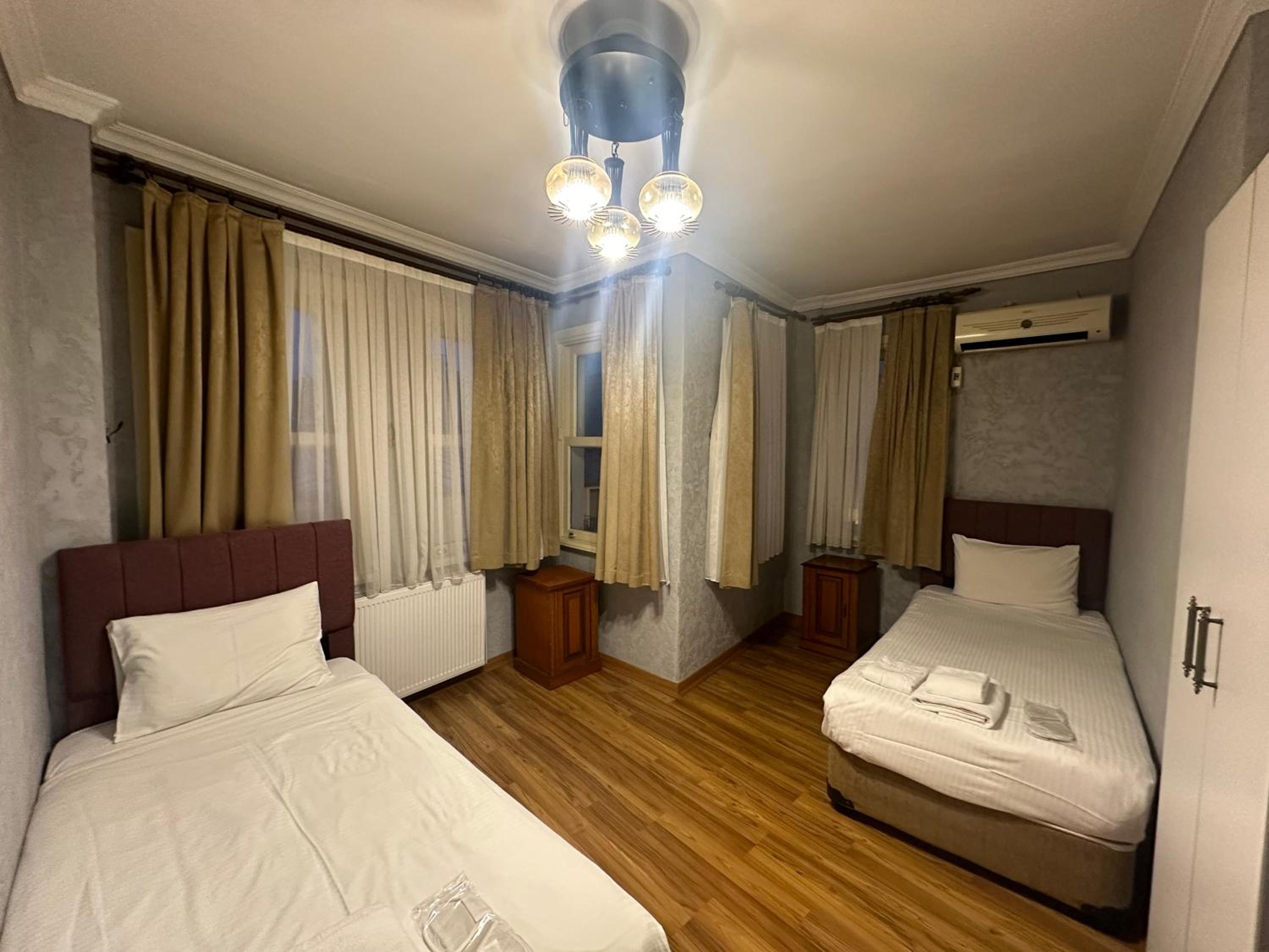 Luxury Quadruple Room thumbnail 6