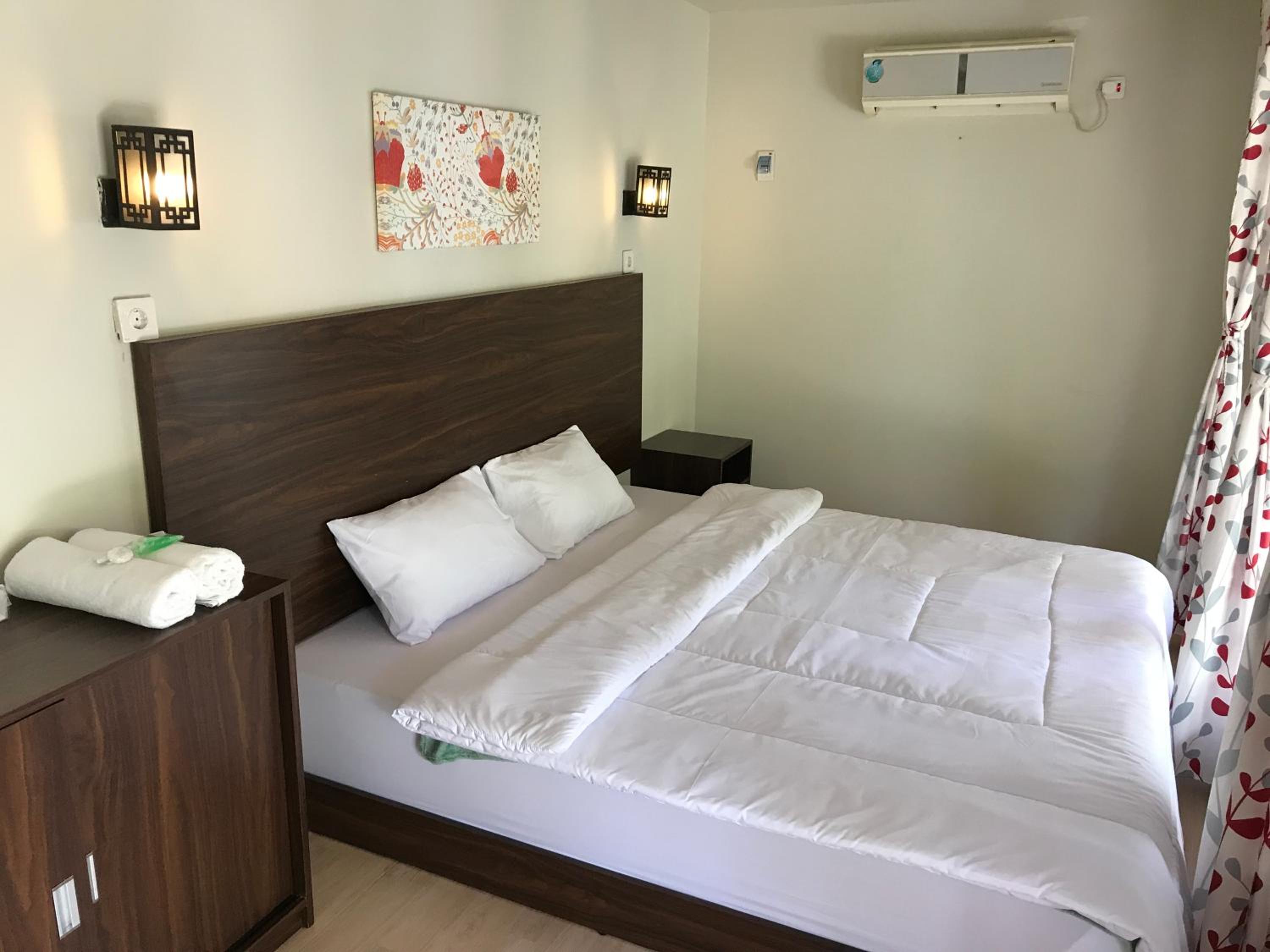 Standard King Room photo 3