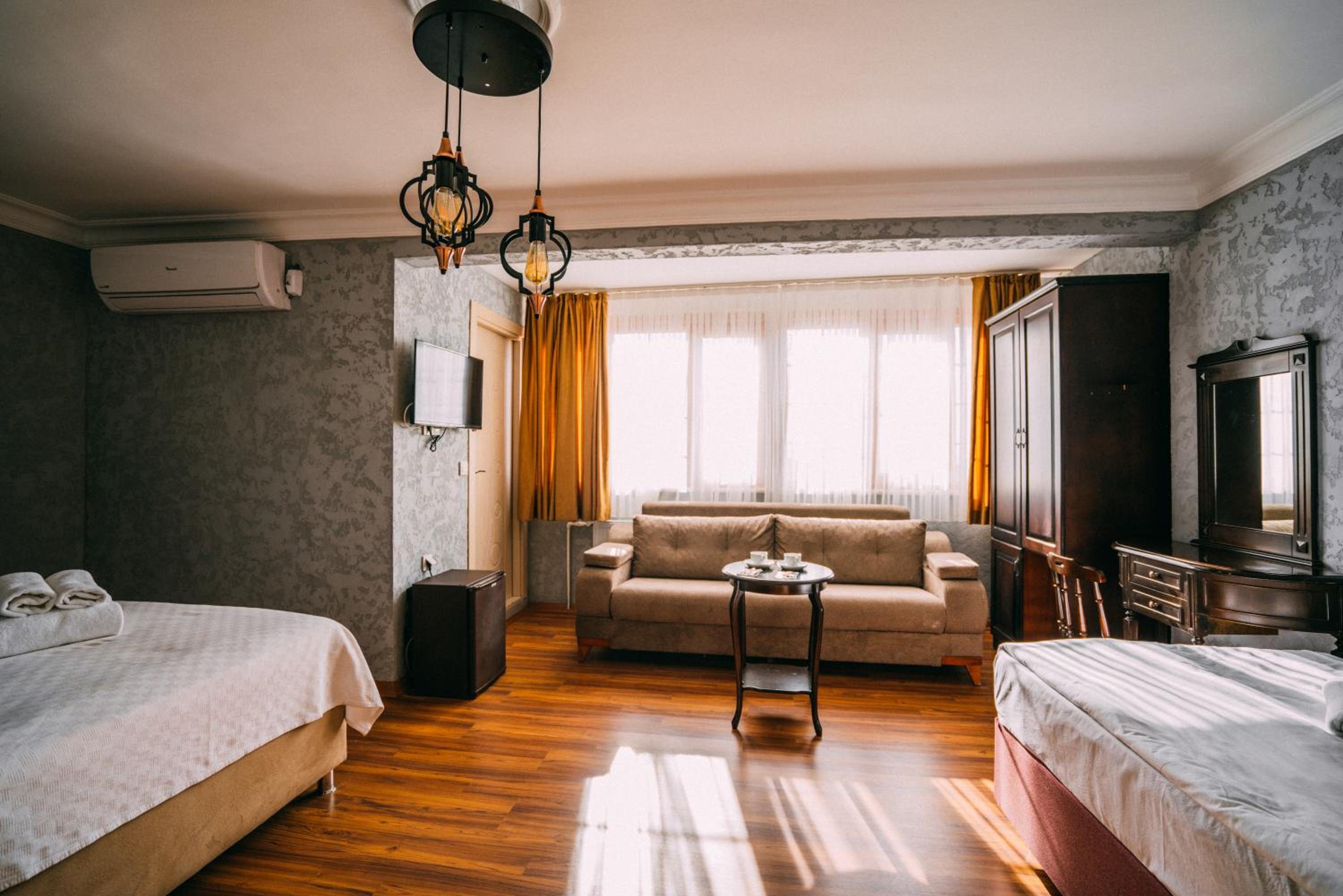 Deluxe Suite