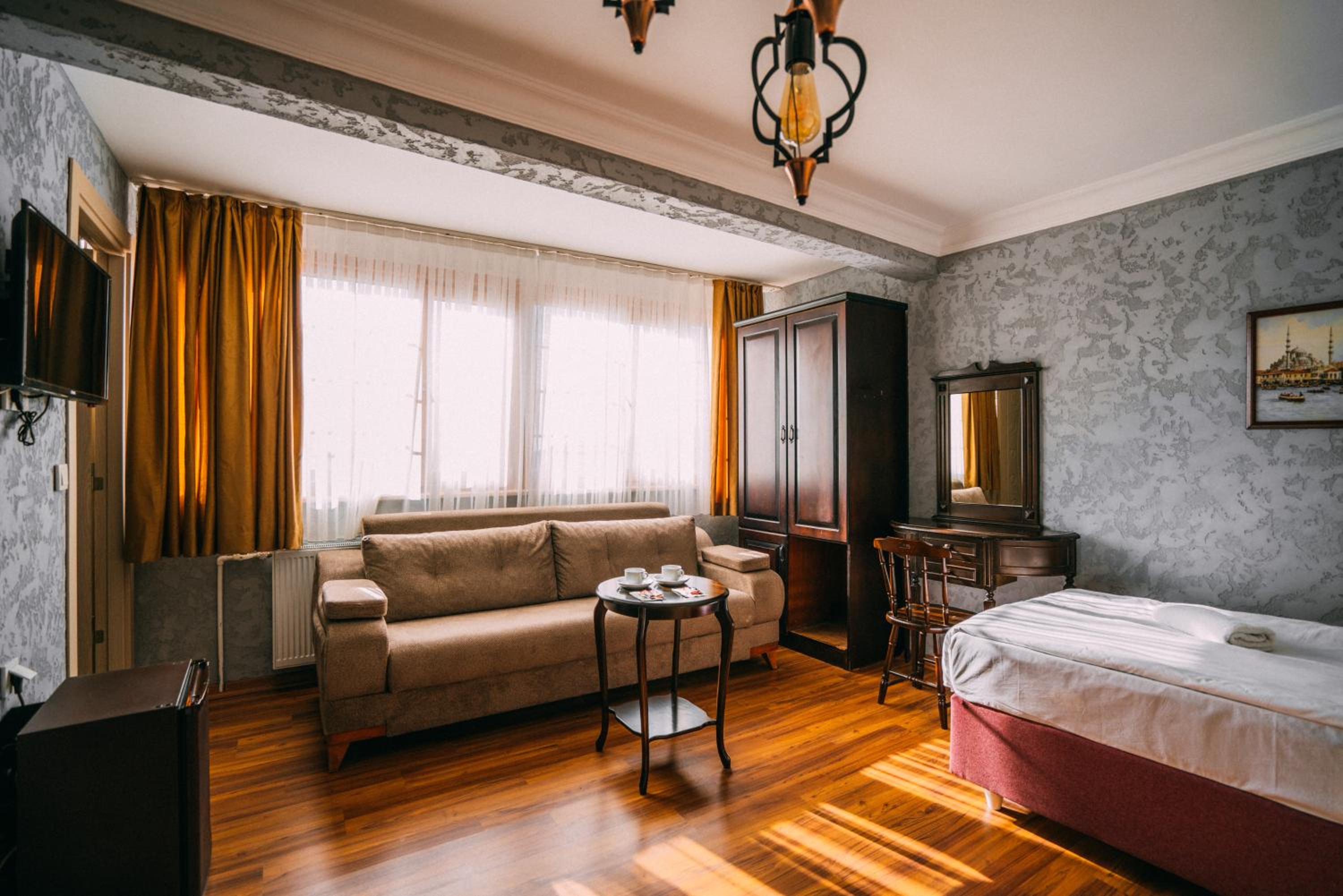 Deluxe Suite