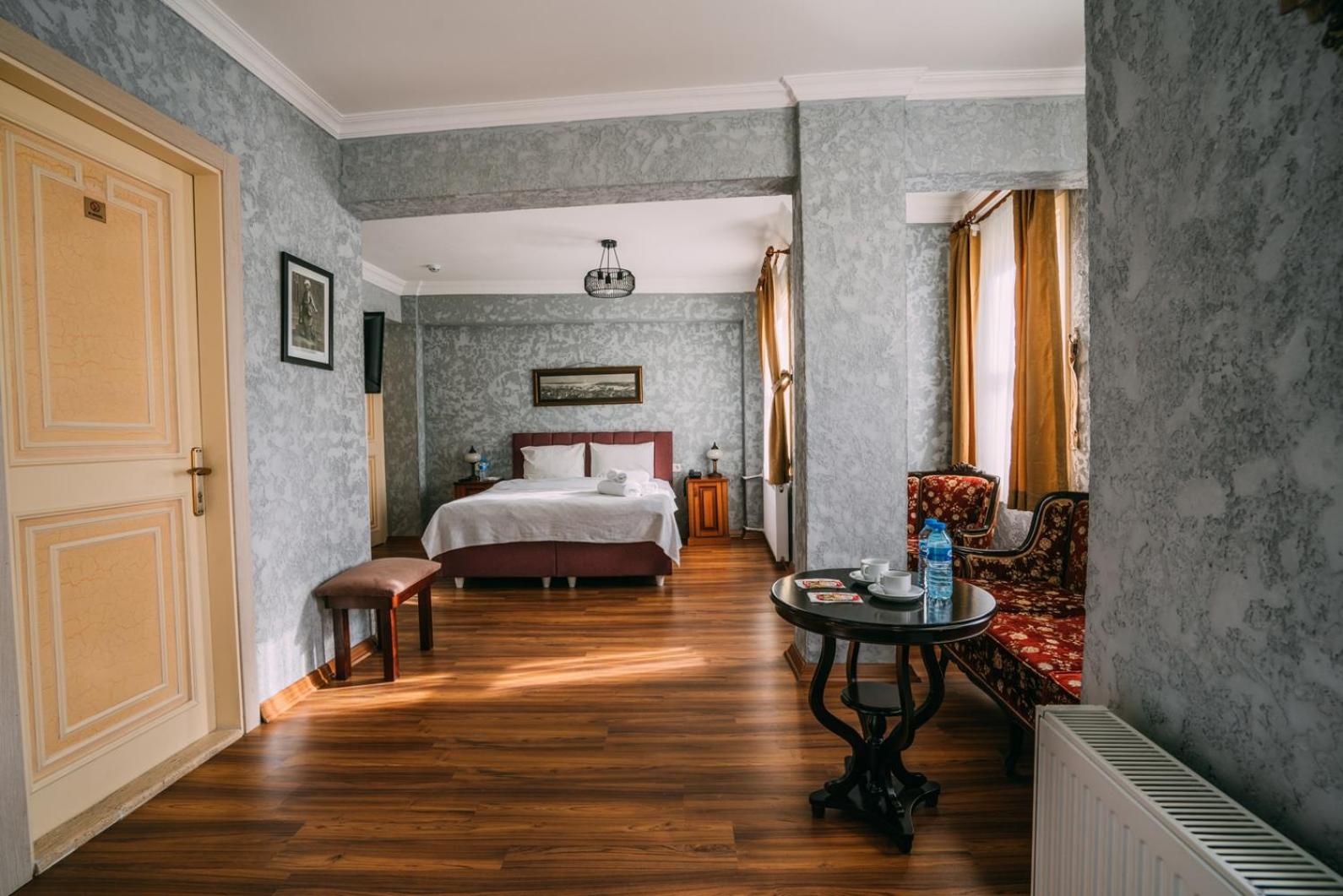 Deluxe Suite