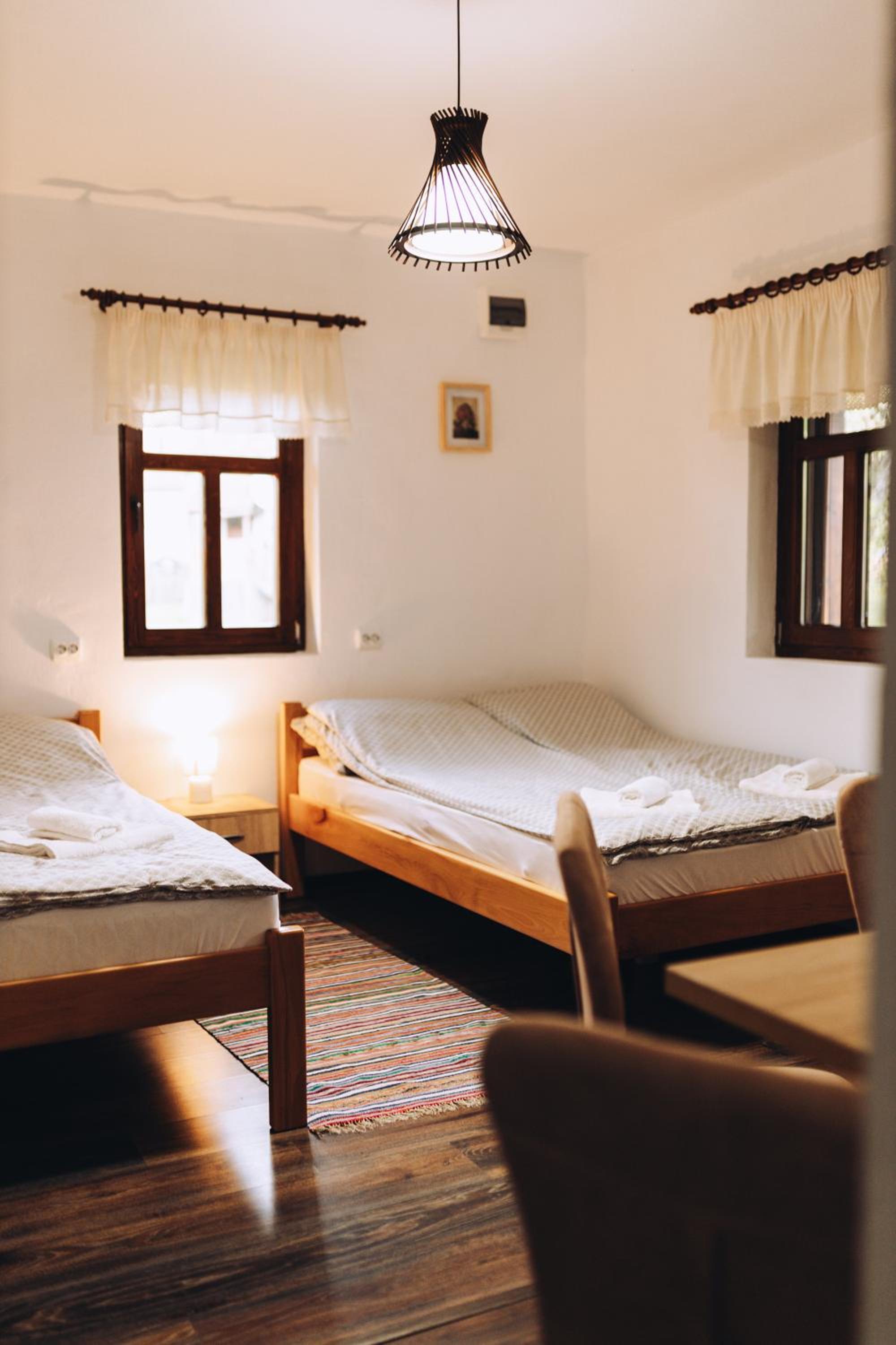 Twin Room with Private Bathroom photo 2