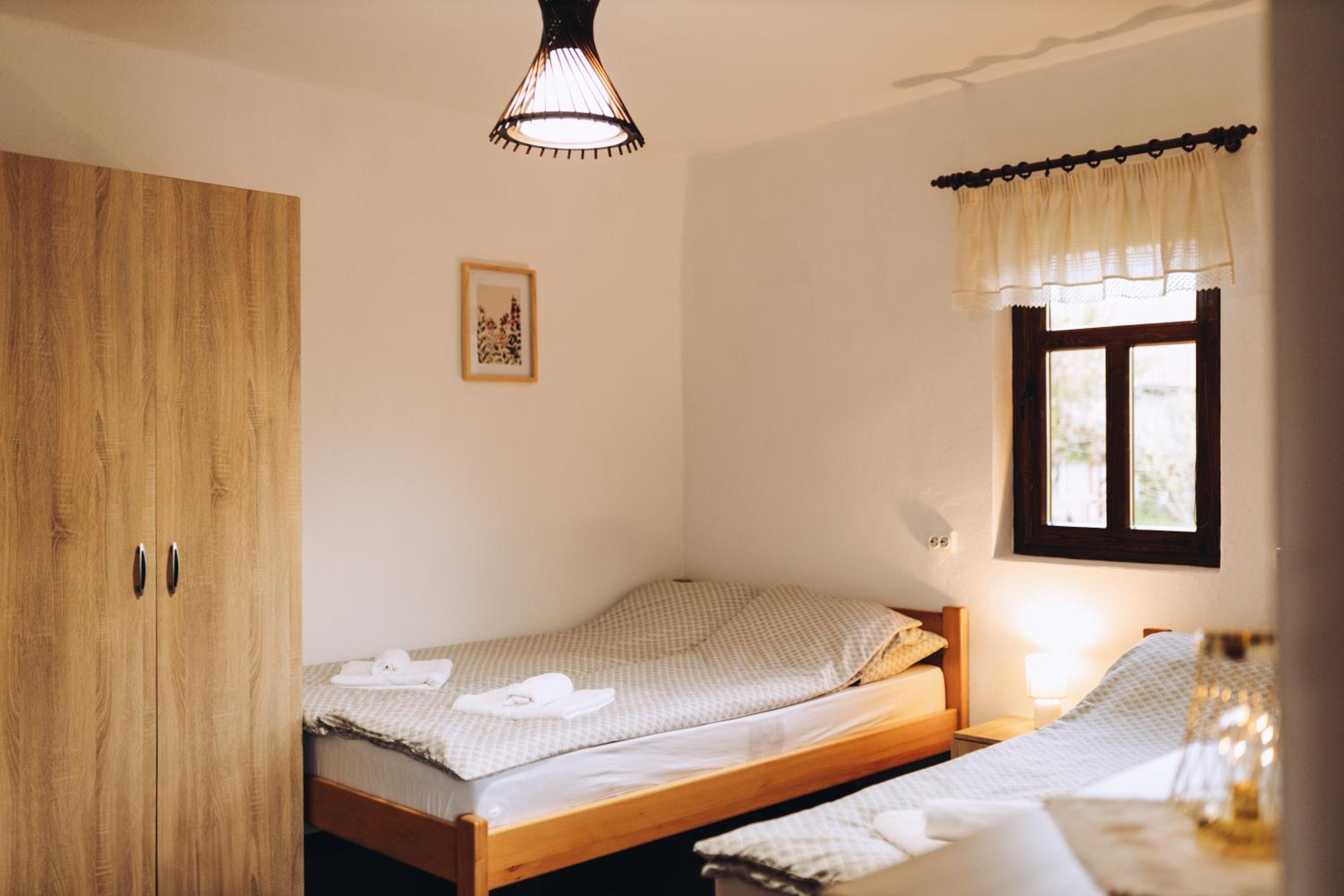 Twin Room with Private Bathroom photo 3