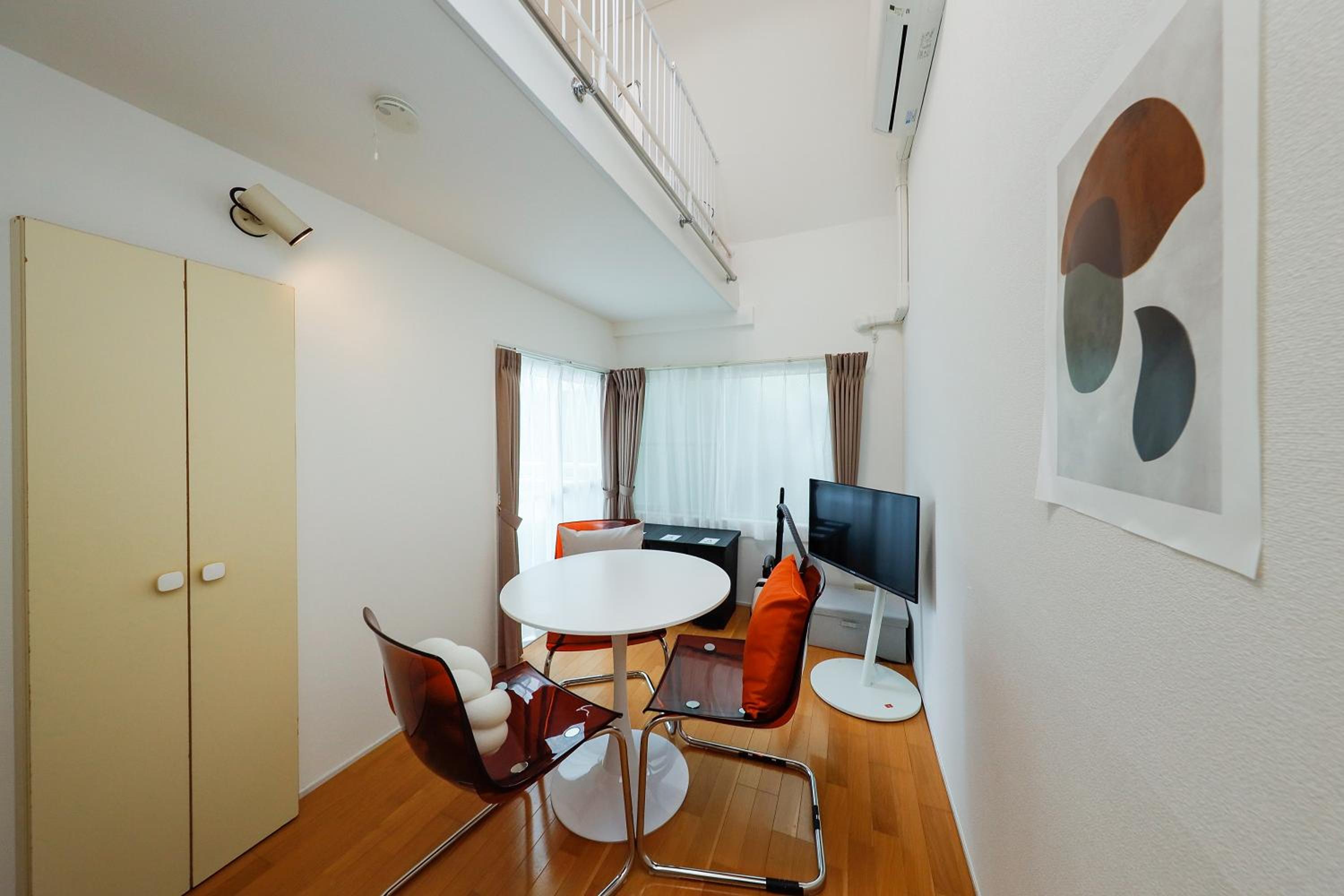 One-Bedroom Apartment photo 1