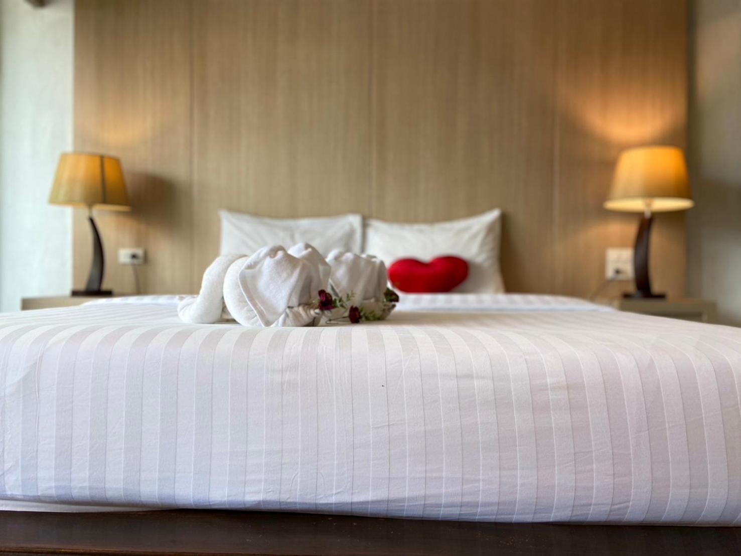 Deluxe Double Room with City View photo 2