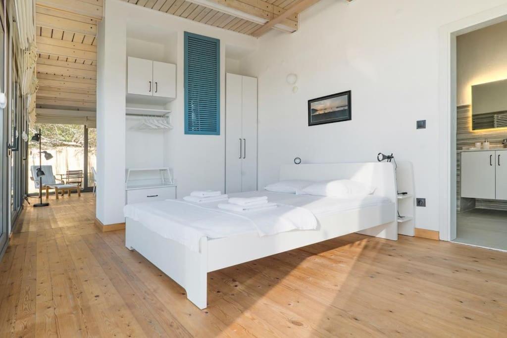 One-Bedroom House photo 2