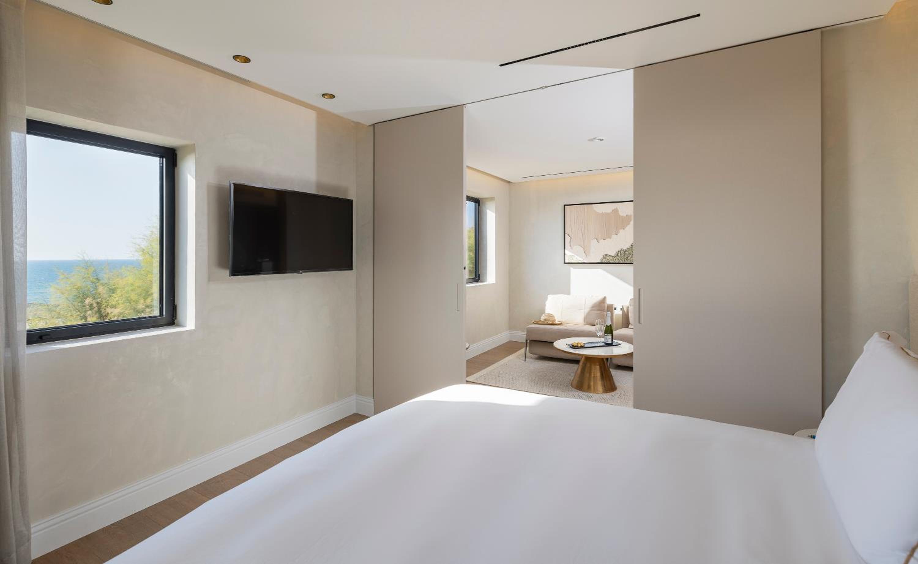 Deluxe Suite with Spa Bath
