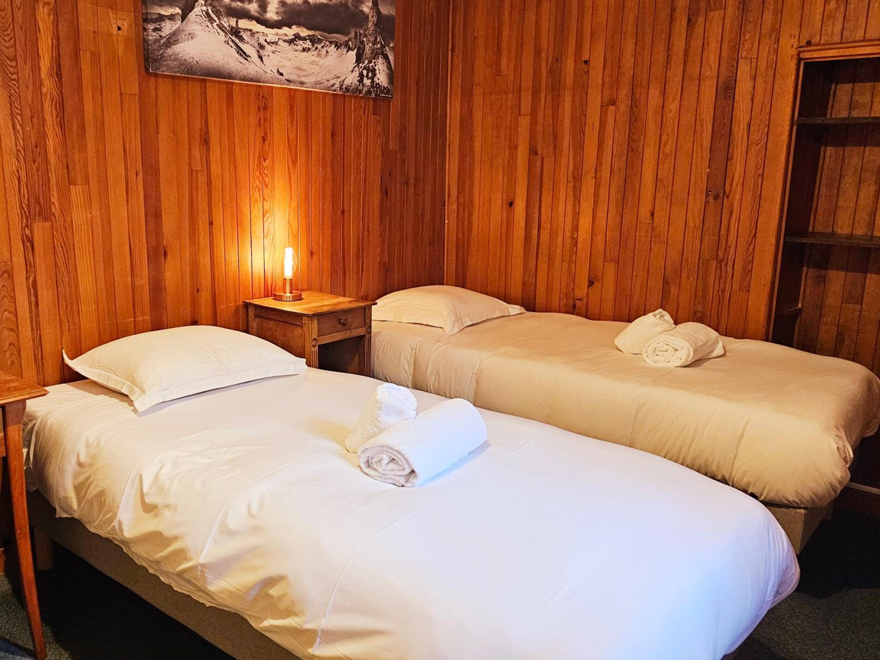 Standard Twin Room with Private Bathroom and Shared Toilets